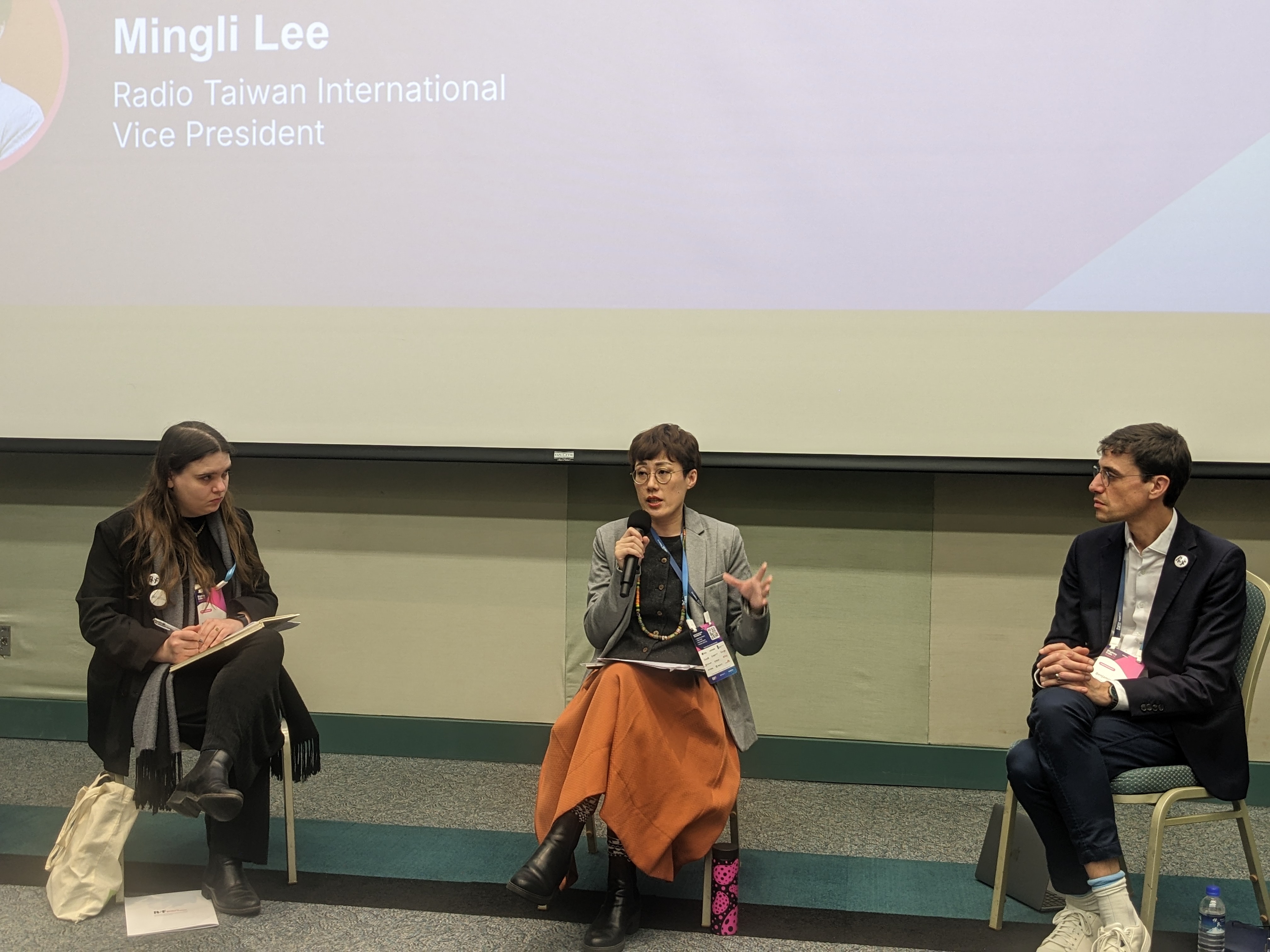 央廣副總臺長李明俐27日受邀出席全球數位人權大會，在「How to restore a safer news landscape in digital age: the journalism trust initiative case」工作坊上分享申請JTI認證的心路歷程以及收穫。(陳念宜 攝)
