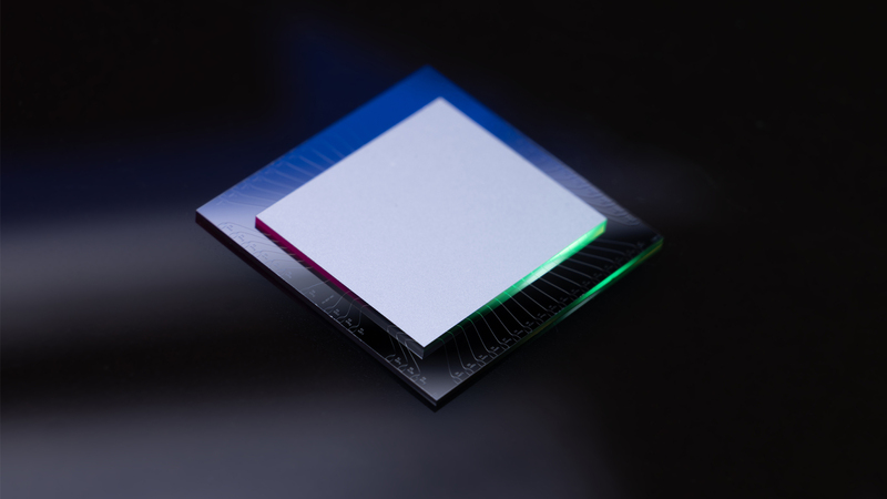 亞馬遜旗下公司Amazon Web Services 27日推出新量子運算晶片Ocelot，與目前的量子糾錯方式相比，成本可以降低多達90%。(圖：中央社)