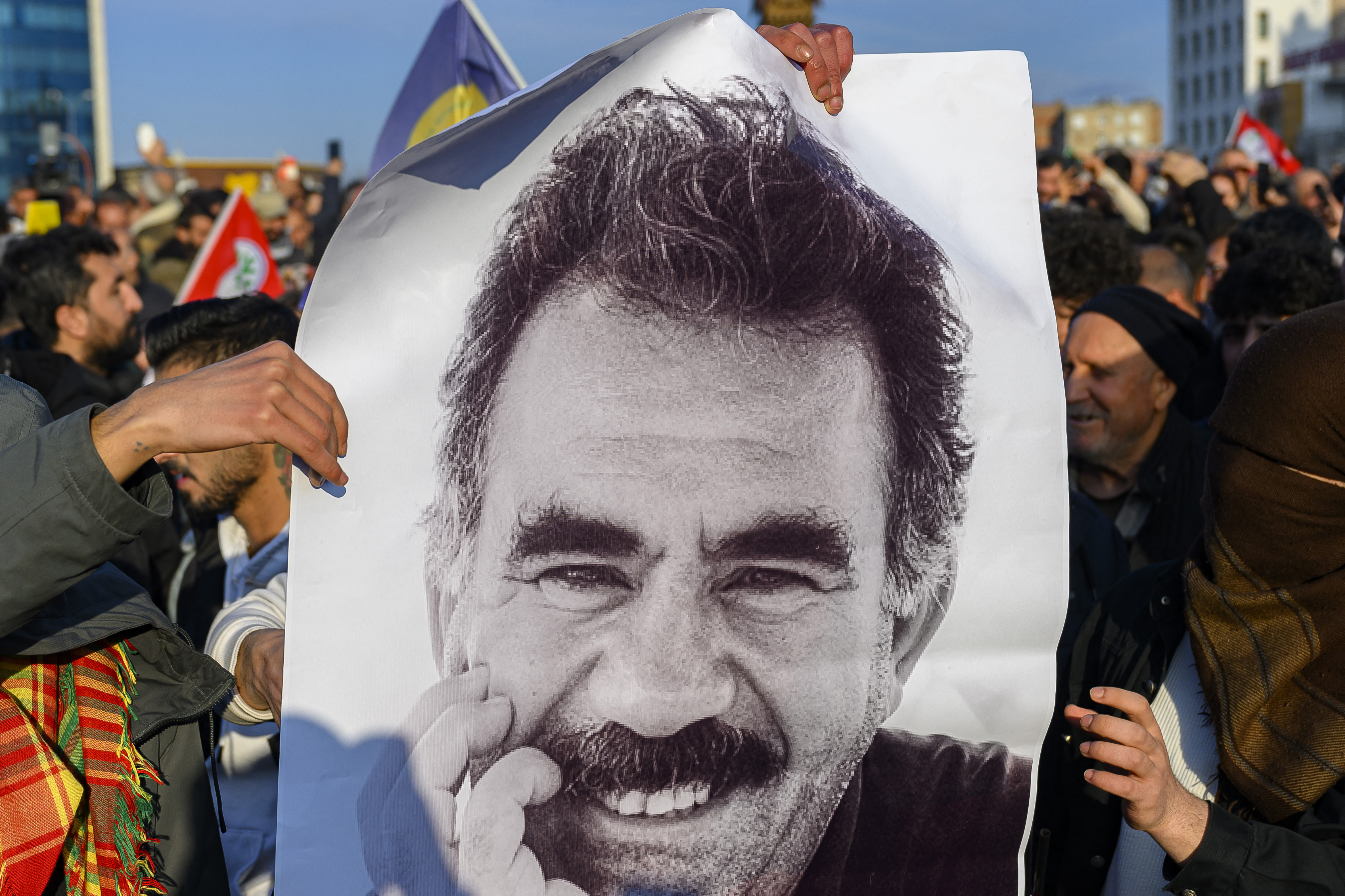 被關押的庫德族領袖歐加蘭(Abdullah Ocalan)27日呼籲他的激進組織放下武裝並解散。 (AFP)