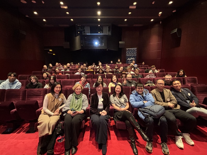 法國台灣協會於2月28日晚間在巴黎市立影視藝術機構影像論壇舉辦紀念活動暨電影「返校」放映座談會，現場出席踴躍。電影牽動人心，不僅讓人緊張害怕，也讓人潸然落淚。(圖：中央社)