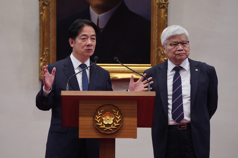 台積電宣布赴美擴大投資，總統賴清德（左）6日與台積電董事長魏哲家（右）召開記者會時致詞表示，這是台積電的時刻，也是台灣的時刻，更是台美關係歷史性的時刻。中央社記者徐肇昌攝  114年3月6日 (圖：中央社)