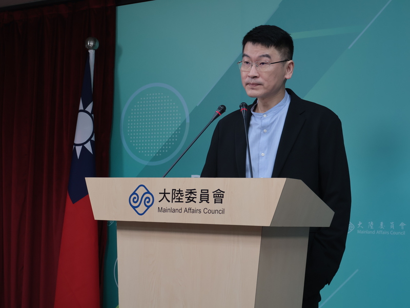 陸委會副主委兼發言人梁文傑6日重申，清查公務人員持有中國大陸證件狀況為依法行政。(圖：中央社)