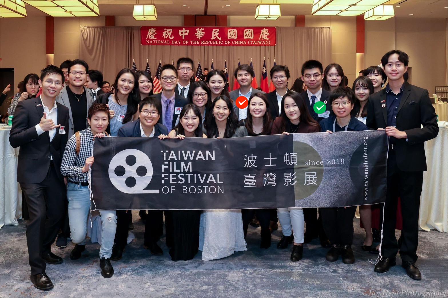 波士頓台灣影展協會幹部們(紅勾者為黃文彥組長，綠勾者為蔡景全共會長)