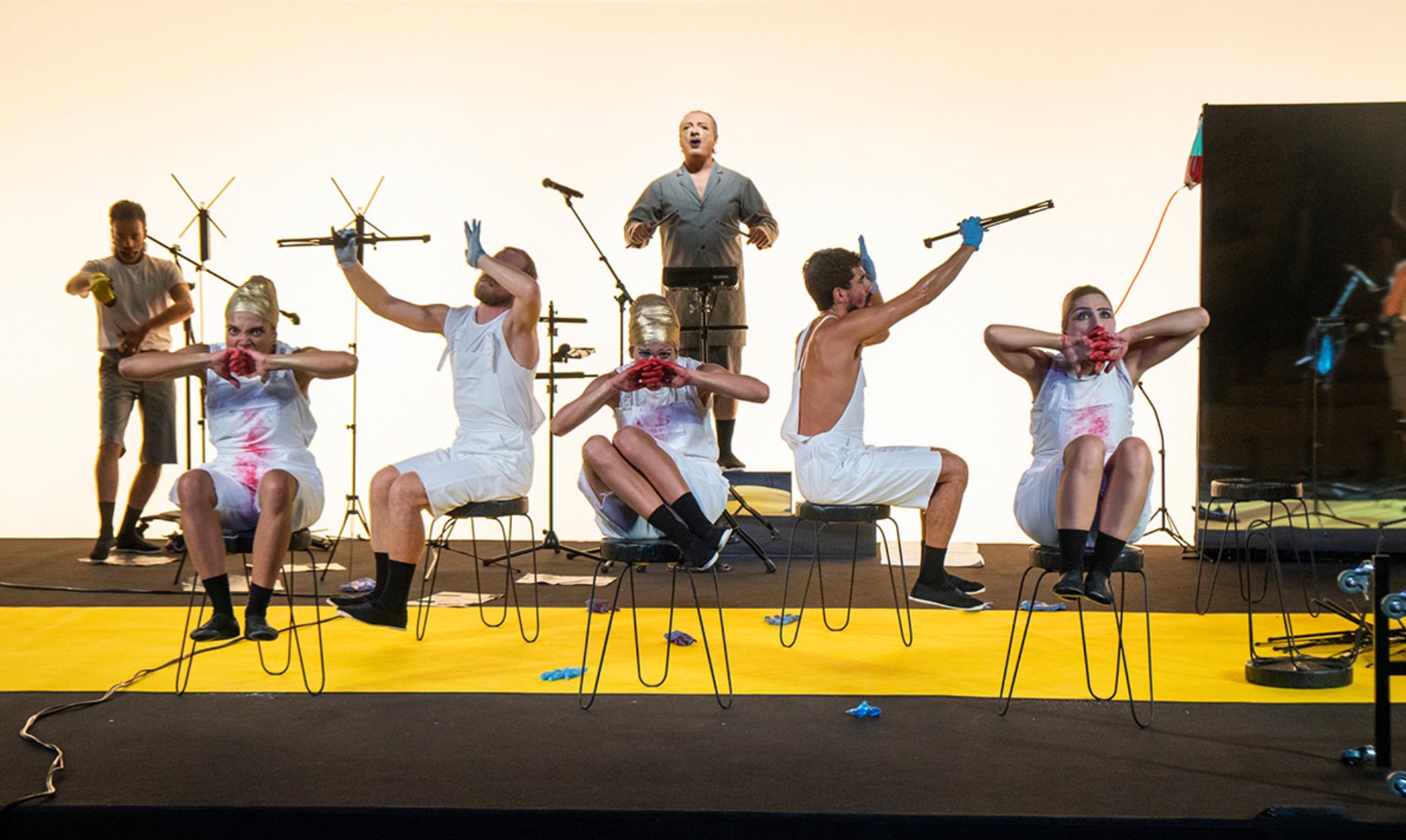 TIFA《酒神有沒有派對》節目，以極端、爆發性的身體語彙，重新詮釋古希臘悲劇。(兩廳院提供)