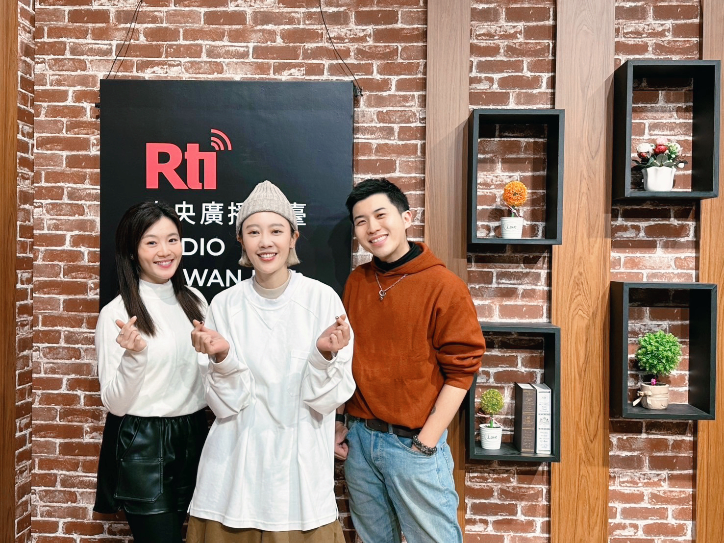 左至右：小黎、宥心、內克