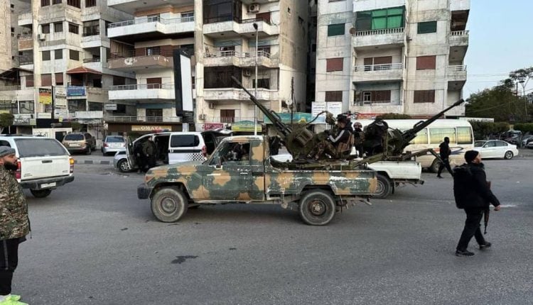 敘利亞人權瞭望台（SOHR）表示，效忠垮台前總統巴夏爾（Bashar al-Assad）的武裝分子襲擊哨所與政府安全部隊交火，造成70多人死亡、數十人受傷。(圖 : SOHR官網)