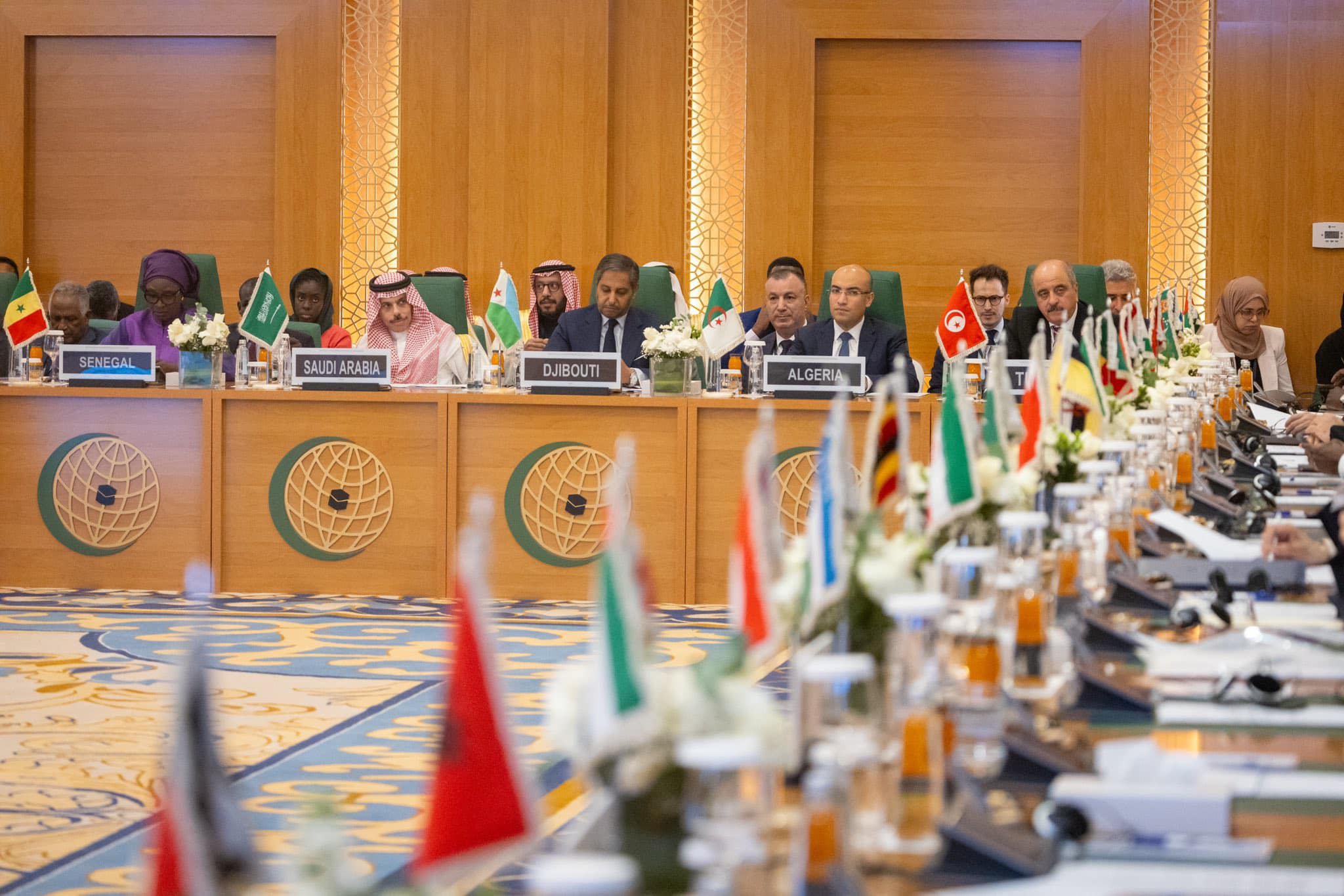 伊斯蘭合作組織(OIC)57個會員國外長7日齊聚在沙烏地阿拉伯城市吉達(Jeddah)，商討加薩計畫。(FB/@oicinenglish)