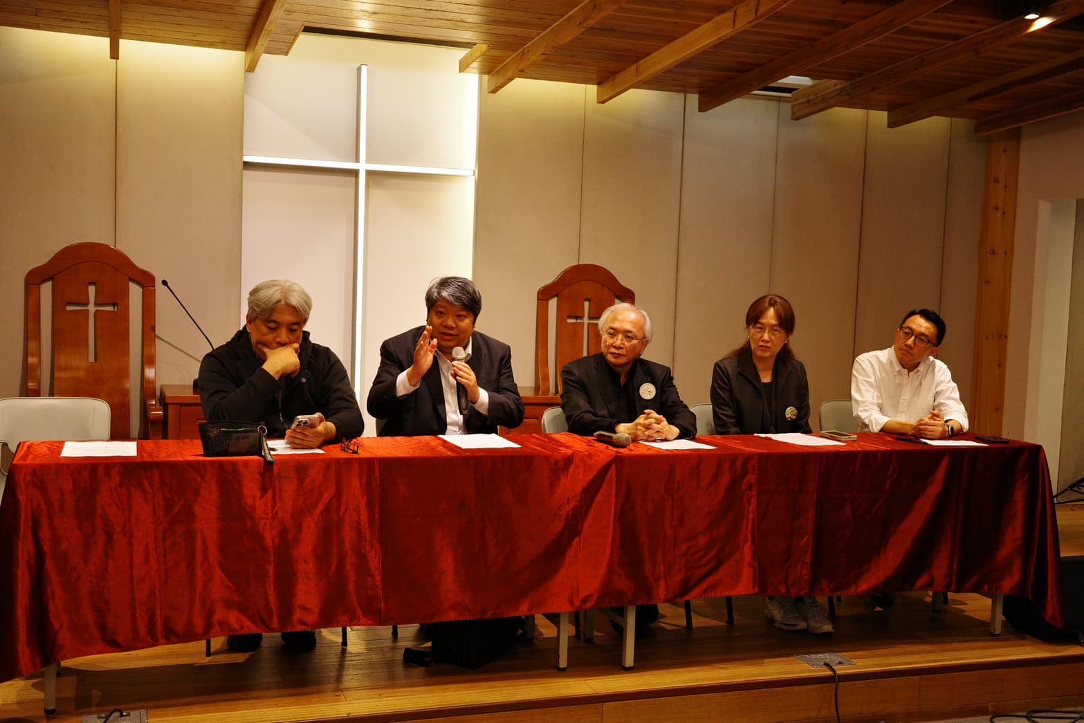 由各民間團體組成的「全國大罷免」公民團體應援團10日召開記者會，批判國民黨曲解法律、誣陷罷團違法募款。(圖：經濟民主連合臉書)