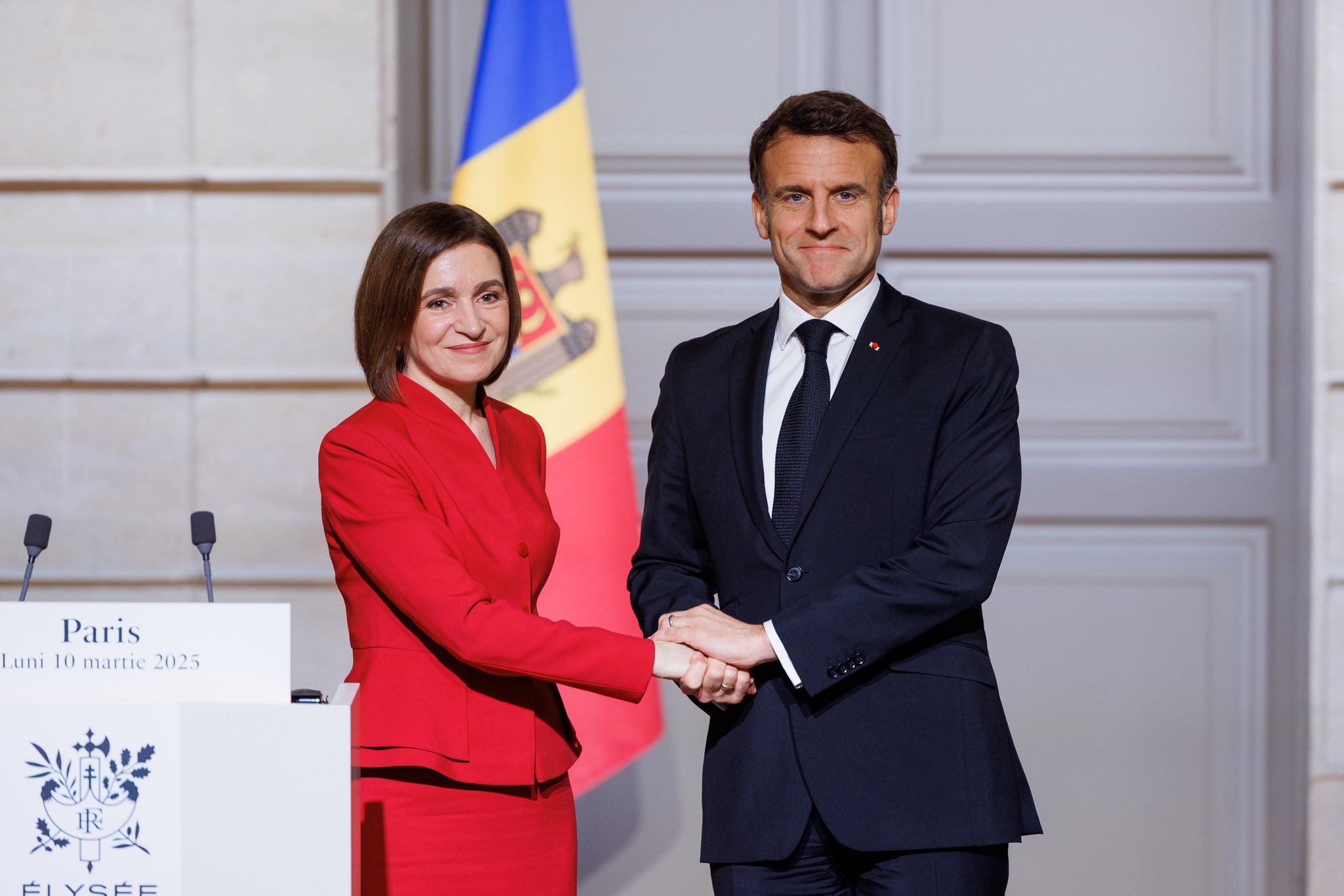 法國總統馬克宏(Emmanuel Macron)10日接待來訪的摩爾多瓦總統桑杜(Maia Sandu)。 (圖:X@sandumaiamd)