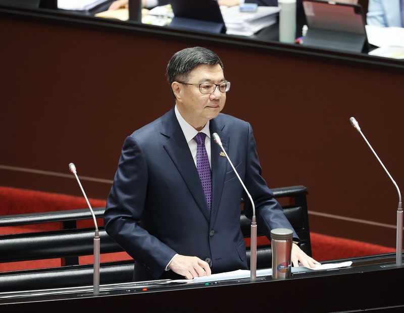 行政院長卓榮泰11日表示，藝人即使著重中國市場，但每個人對自己生長的地方，這個根要扎下去，才有根可以回。(圖：中央社)