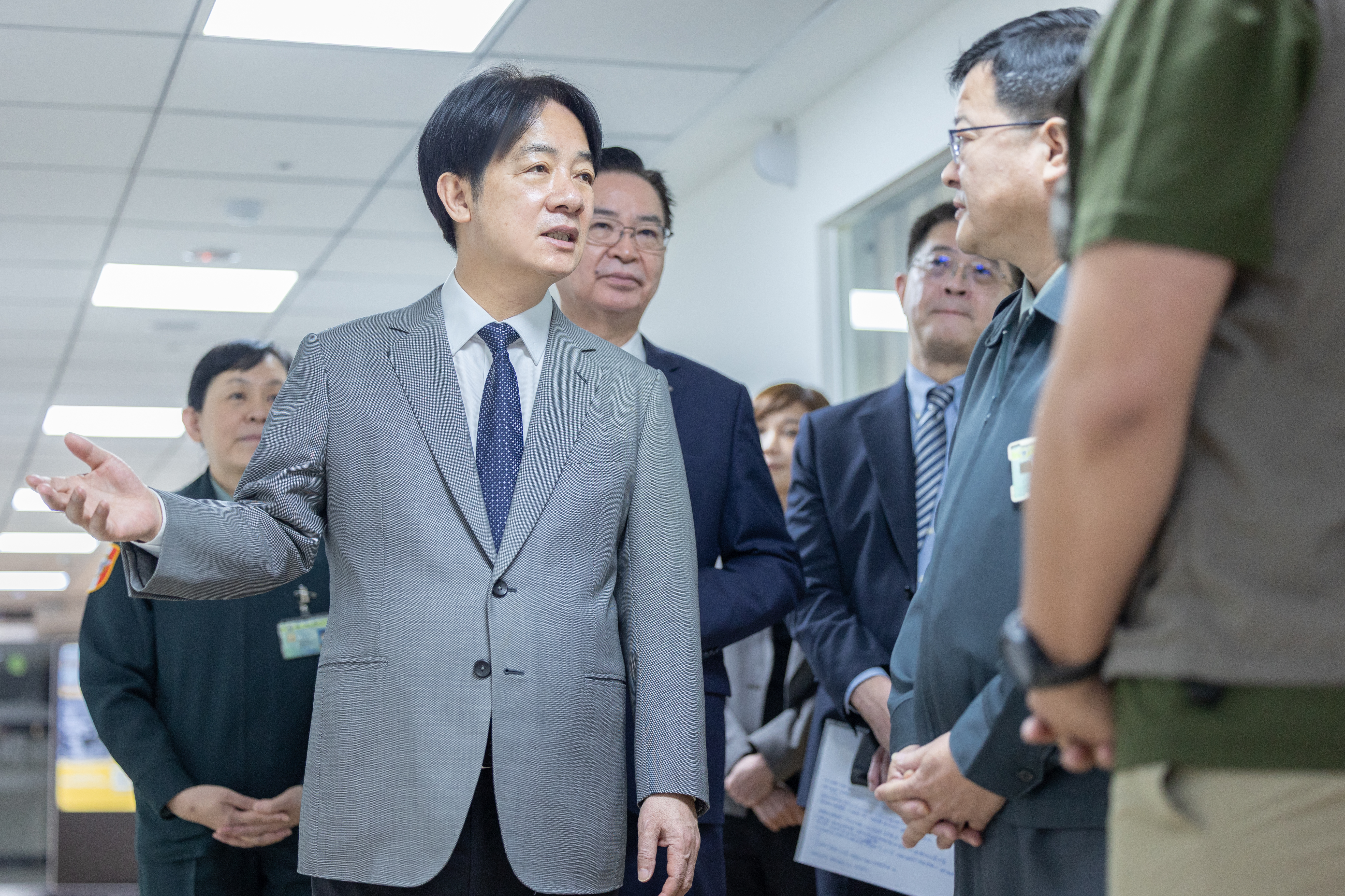 賴清德總統前往國防部文化營區勗勉青年日報社及軍聞社。(圖：總統府)