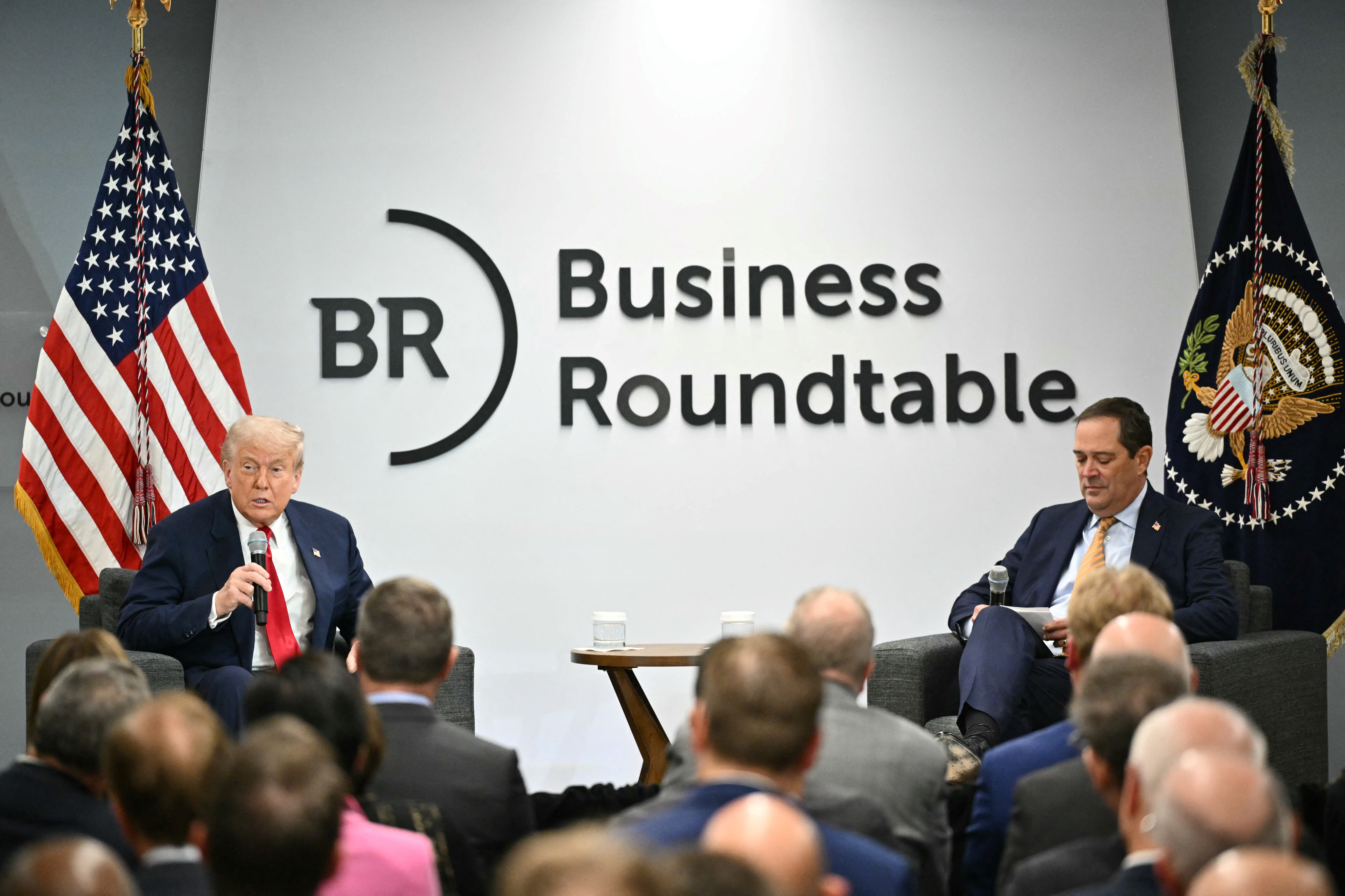 美國總統川普11日出席在華盛頓舉行的商業圓桌組織會議。 (AFP)