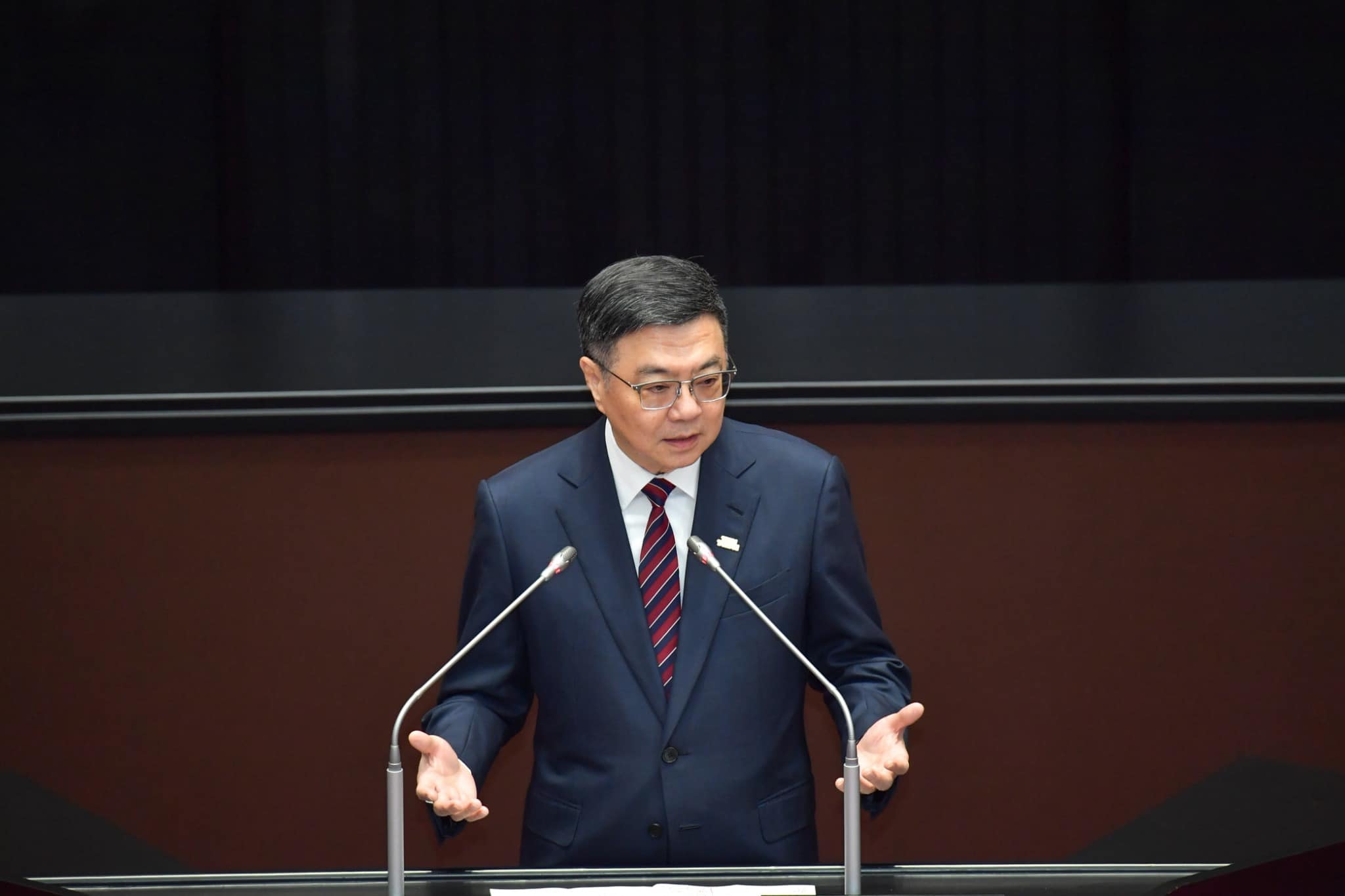 行政院長卓榮泰表示，中央地方權錢要對等、財政劃分要公平，政府將在合法合憲的範圍中，評估採取必要的救濟方式，以及有必要時，將到各地向大家報告。(FB@卓榮泰)