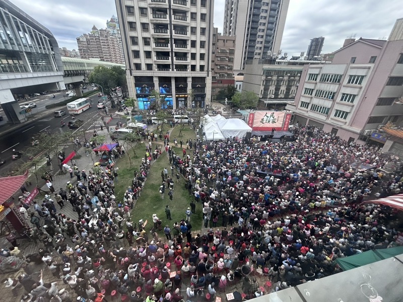 民進黨「人民是頭家」政策宣講首發場15日在台中市水安宮舉行。(圖：中央社)