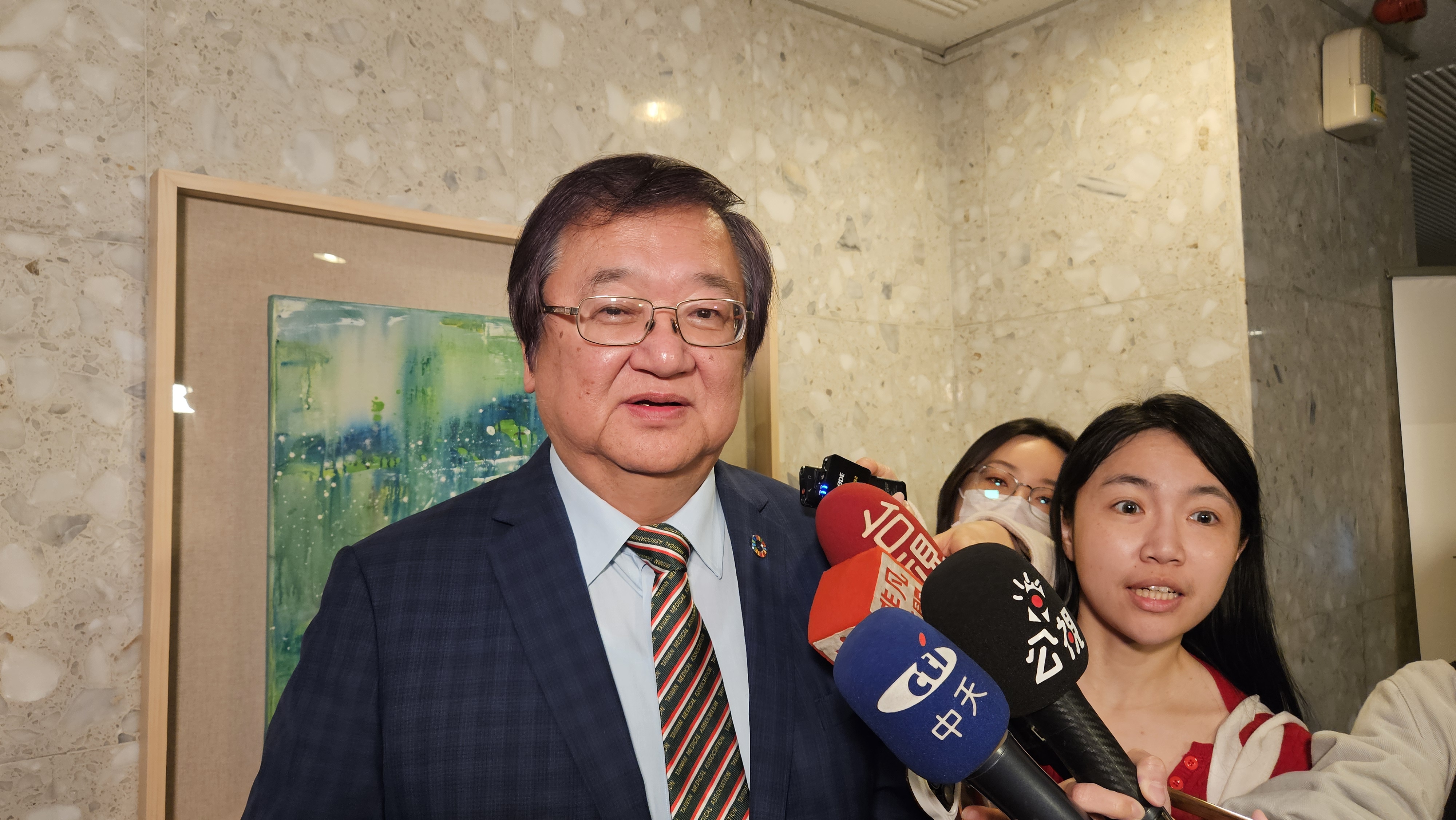 衛福部長邱泰源15日表示，護理跨科支援無上路時間表，有共識才會推。(劉品希 攝)