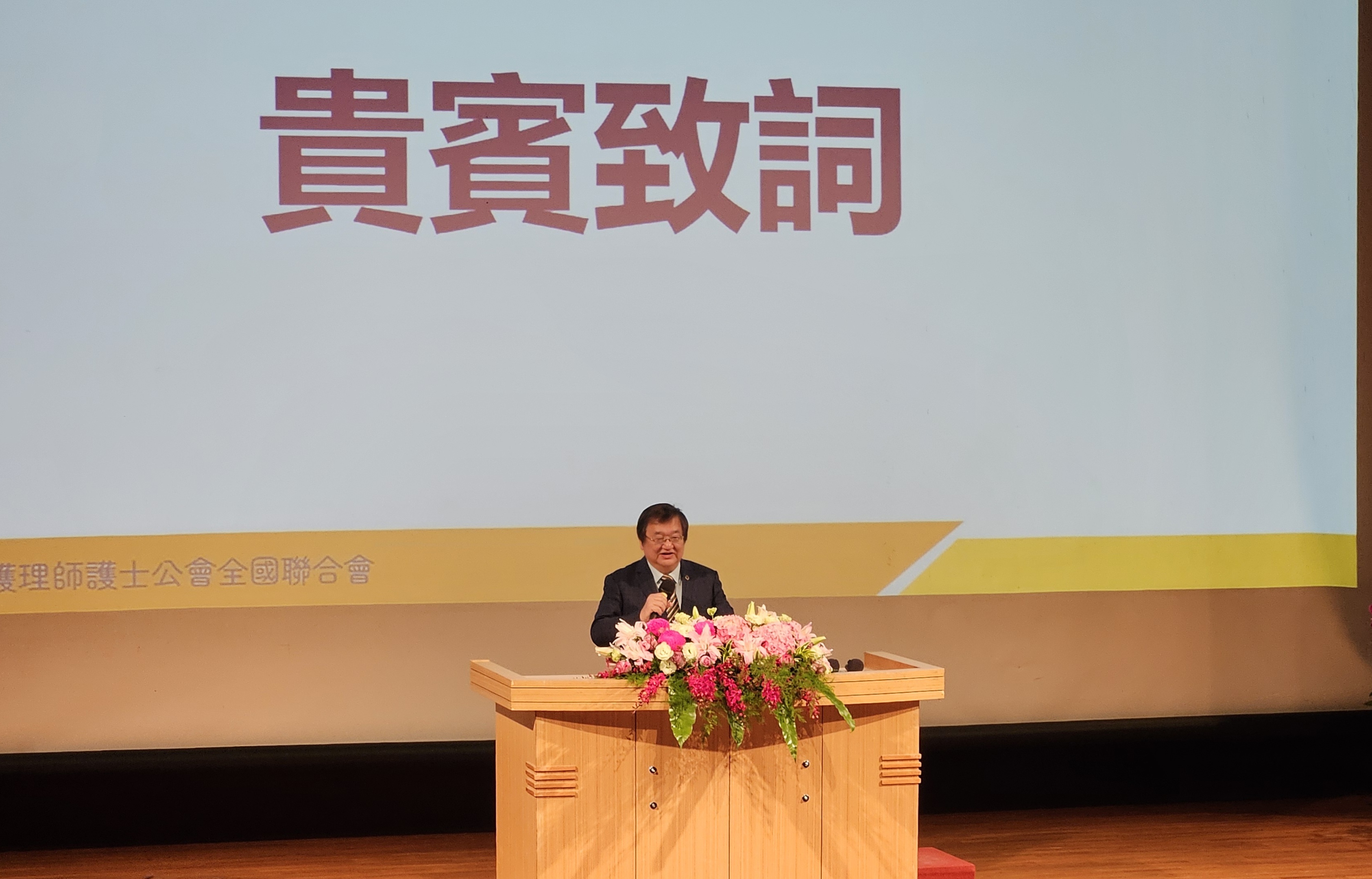 衛福部長邱泰源15日表示，將以公私協力提升護理薪資。(劉品希 攝)