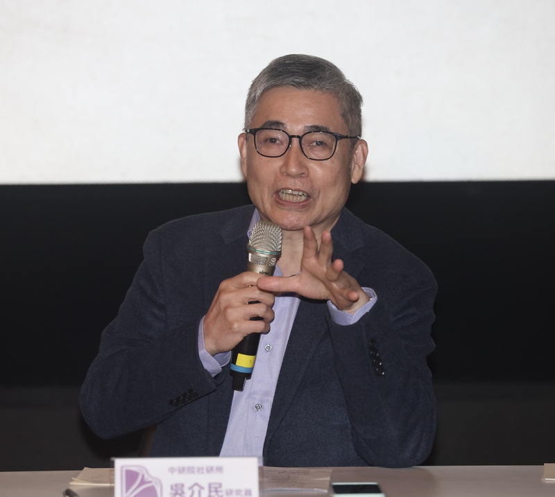 紀錄片「看不見的國家」由美籍導演葛靜文歷時7年拍攝製作，中央研究院社會學研究所研究員吳介民（圖）16日出席映後講座，針對「台灣是否是國家」等議題進行討論。(圖：中央社)