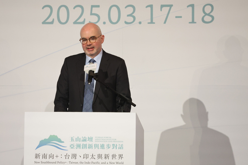 第8屆玉山論壇17日在台北萬豪酒店舉行開幕式，今年主題為「新南向+：台灣、印太與新世界」，美國在台協會（AIT）處長谷立言（Raymond Greene）（圖）出席並致詞。 (圖：中央社)
