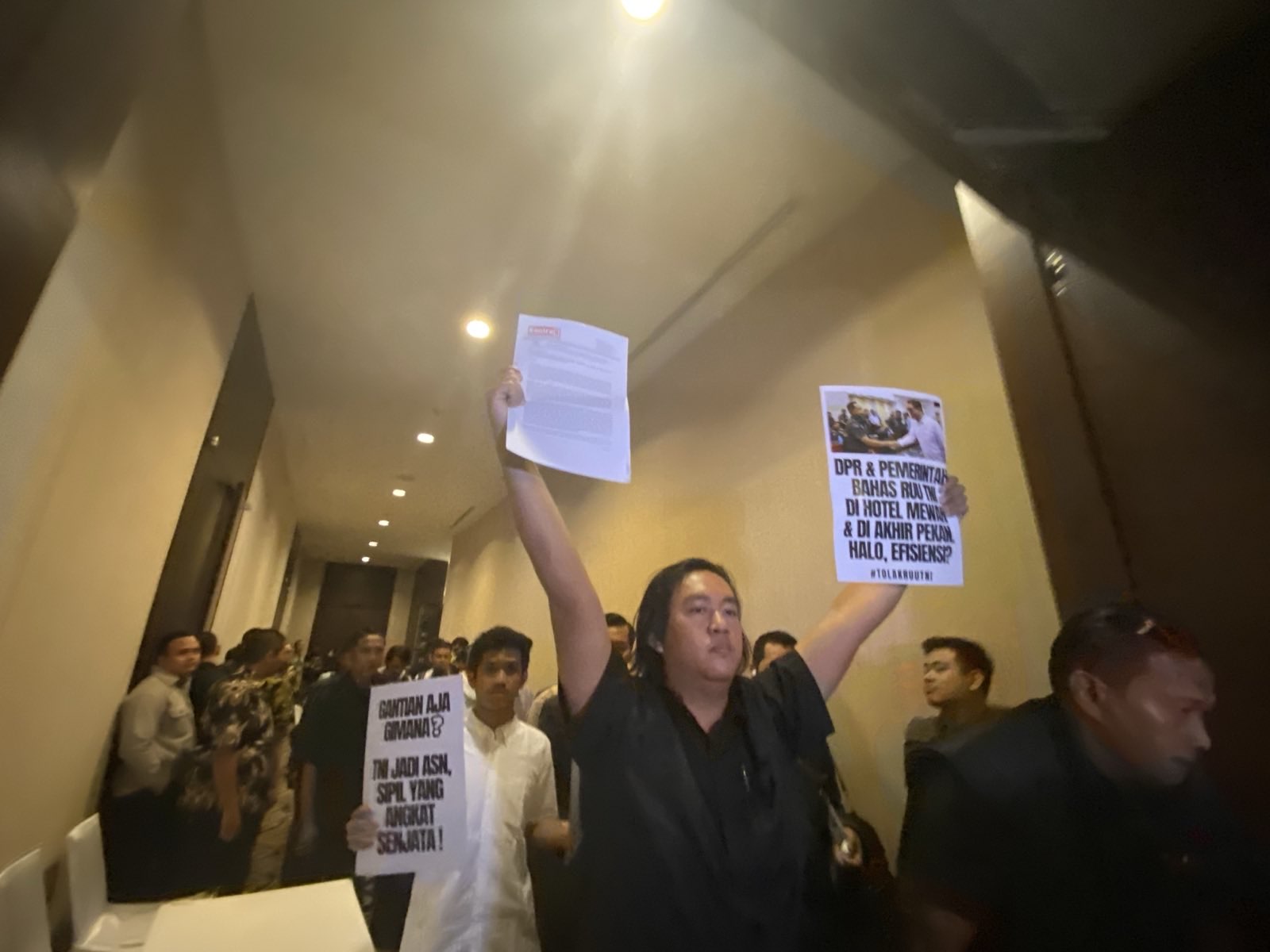 印尼擬修法擴大軍方影響力，閉門會議遭人權組織抗議。(圖：KontraS)