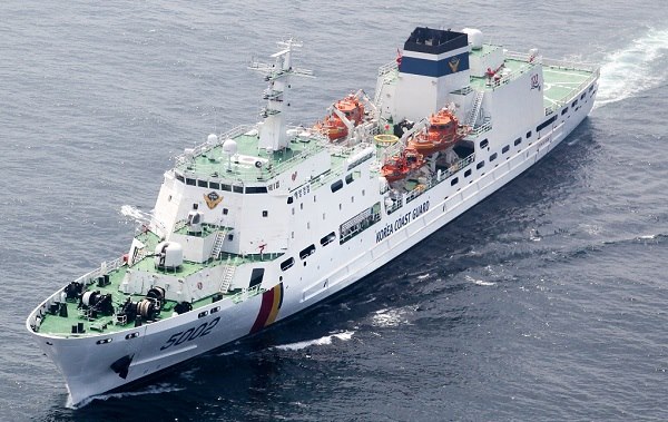 韓國政府消息人士透露，中國海警今年2月時曾阻撓韓國海警接近勘察中國在EEZ重疊海域設置的3個鋼構物，雙方一度對峙。圖為韓國海警船。(FB@Korea Coast Guard Auxiliary Policeman)