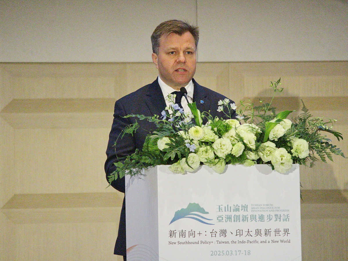 波蘭「民主社群」(Community of Democracies)祕書長阿頓梅納斯(Mantas Adomenas)18日中午應邀在玉山論壇演講 (央廣記者王照坤 攝)