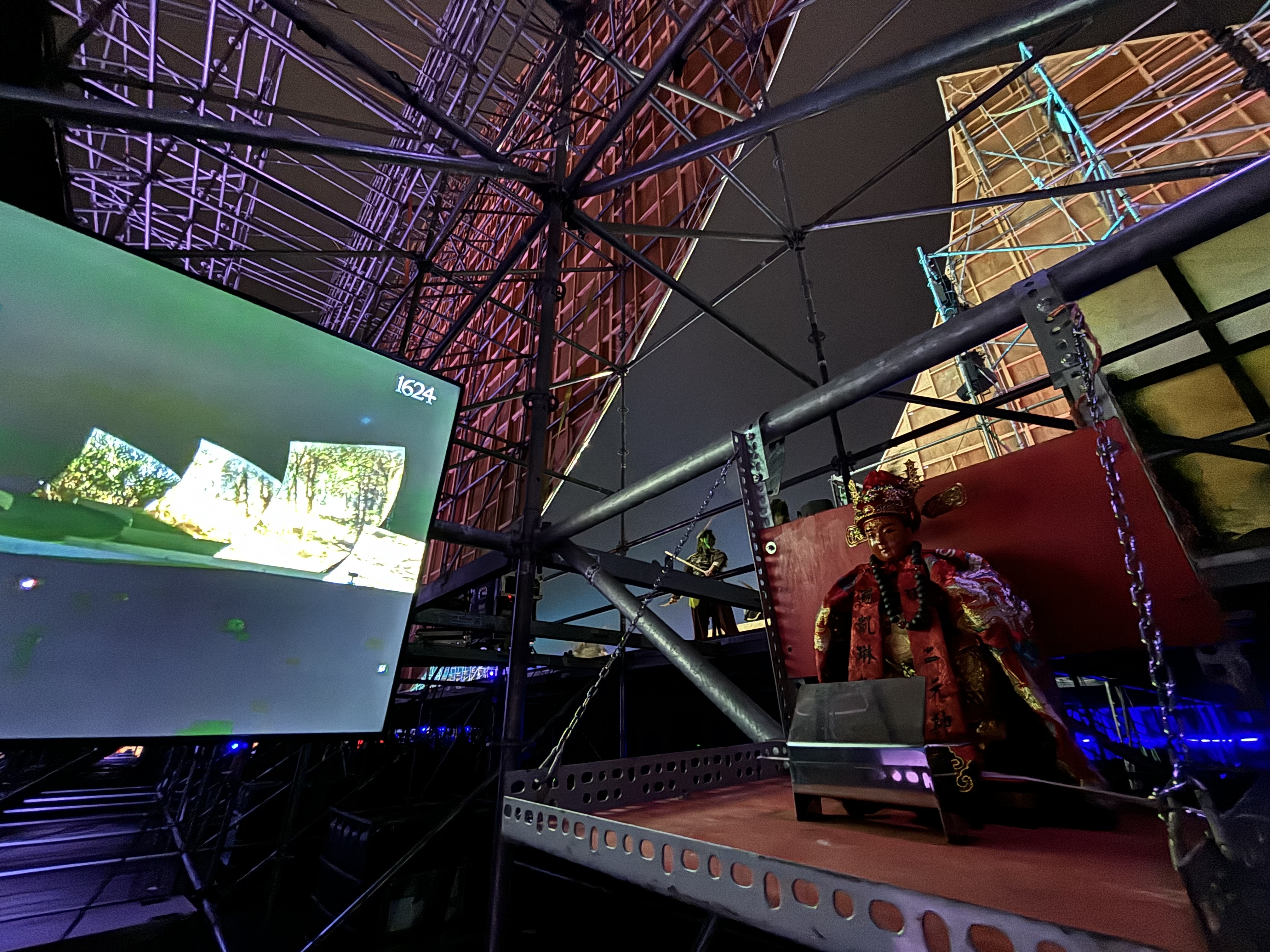 坐鎮演出後臺的軒昂府田都二元帥