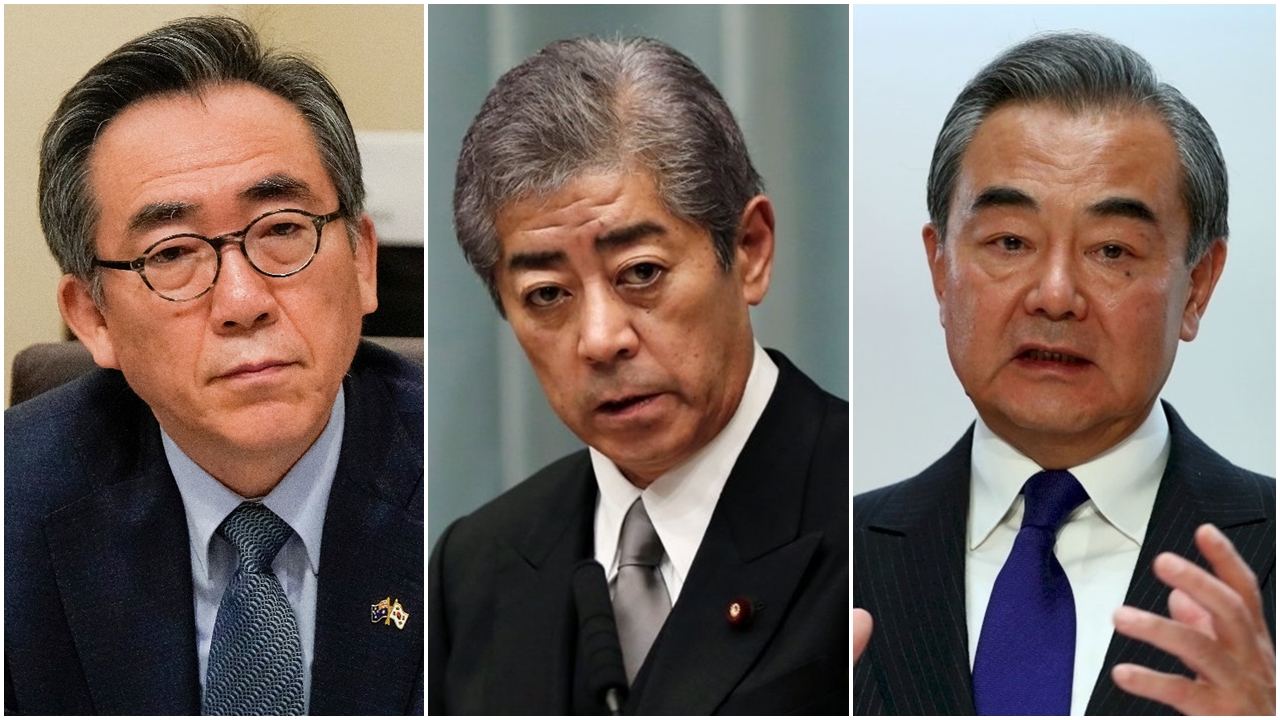 南韓外長趙兌烈(左)、日本外務大臣岩屋毅(中)、中國外長王毅(右)將於22日在東京舉行會議。(合成圖/路透社/達志影像)