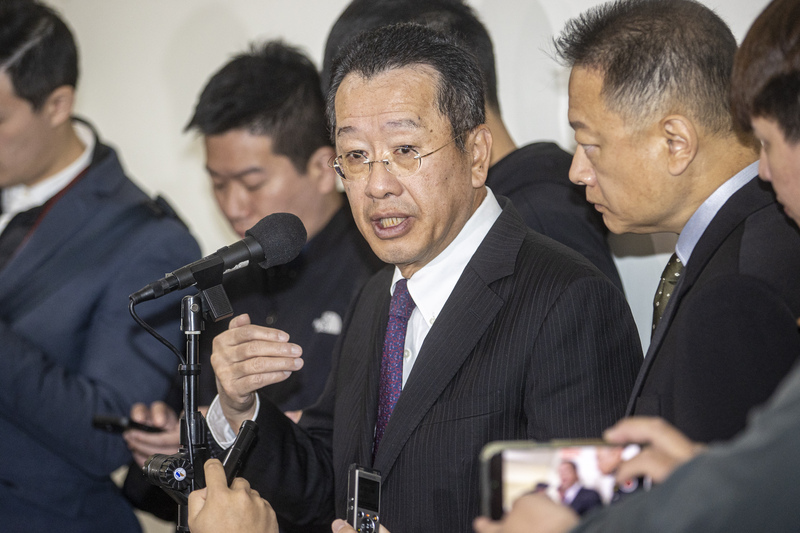 立法院外交及國防委員會19日邀請國防部長顧立雄（中）報告業務概況暨「四年期國防總檢討」，圖為顧立雄會前接受媒體聯訪。中央社記者鄭清元攝  114年3月19日 (圖：中央社)