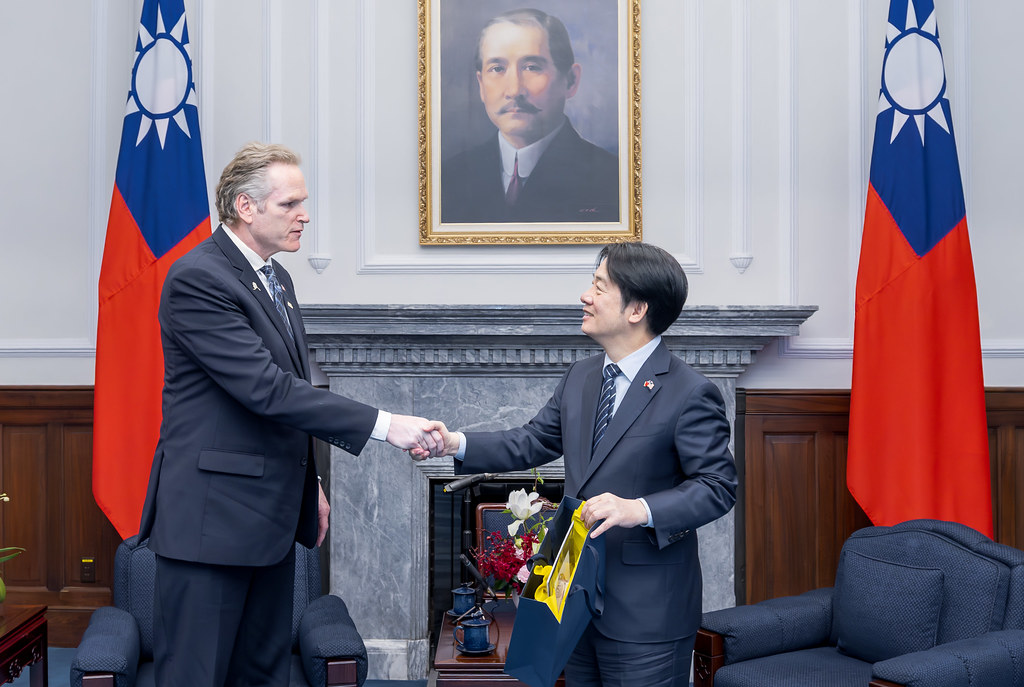 賴總統(圖右)21日接見美國阿拉斯加州州長鄧利維(左)。(圖：總統府)