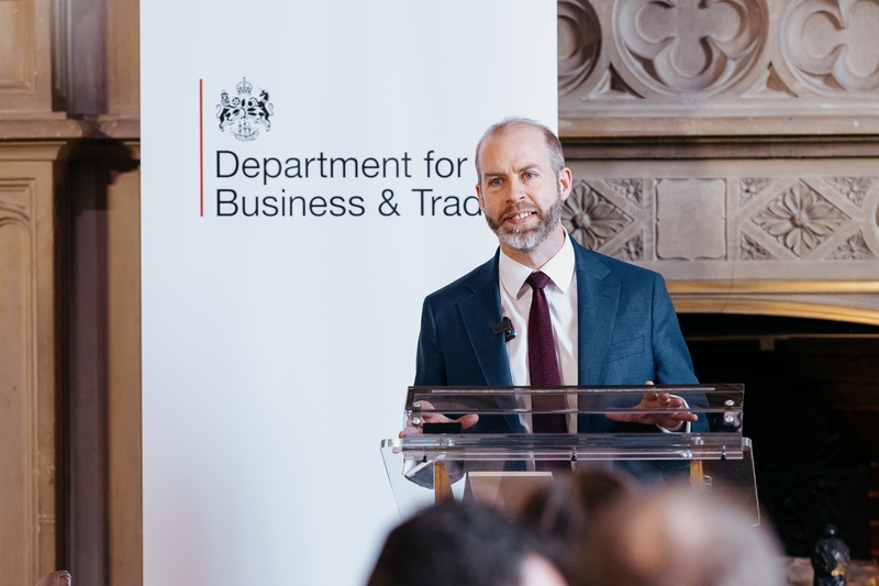 美國擬在4月2日宣布對各國課徵「對等關稅」，英國持續爭取在期限前與美方簽署經濟協定，以避免遭施加高額關稅。英國商貿大臣雷諾茲18日曾訪問華府，與美方進行相關協商。（英國商業暨貿易部提供） (圖：中央社)