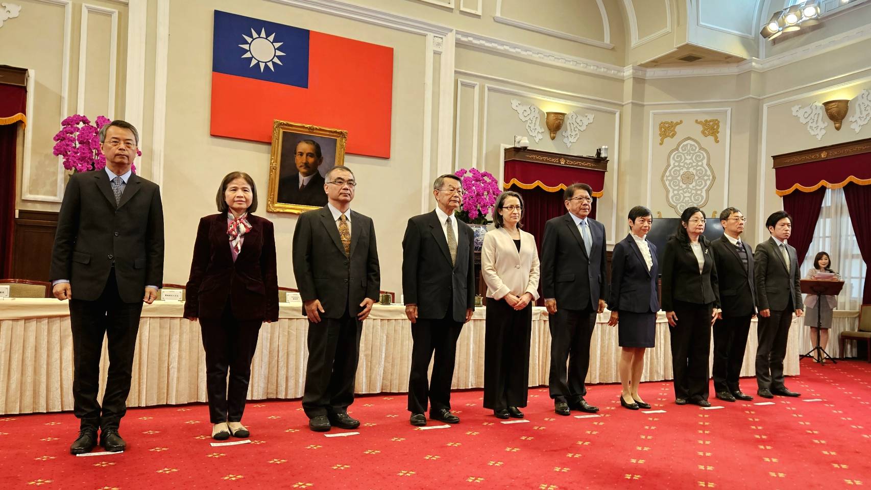 副總統蕭美琴(左五)21日公布大法官提名人選。(歐陽夢萍 攝)