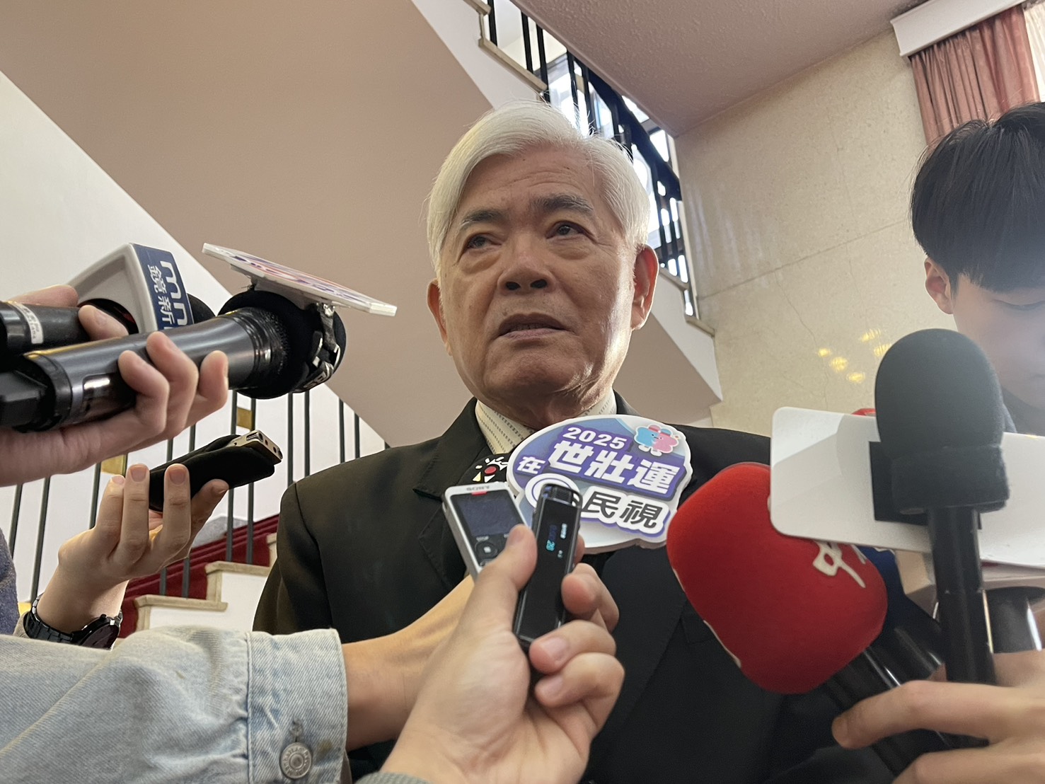 中選會主委李進勇21日出席立法院院會，回應國民黨提出雙公投案。(鄭佑漢攝)