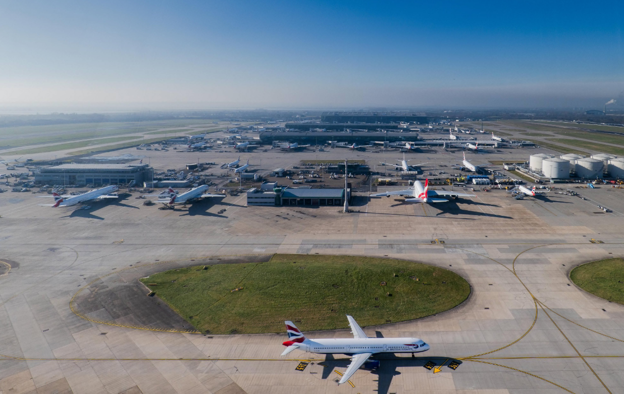 英國最大的機場希斯羅機場(Heathrow Airport)21日因機場變電所火災導致大規模停電。(X平台/@HeathrowAirport)