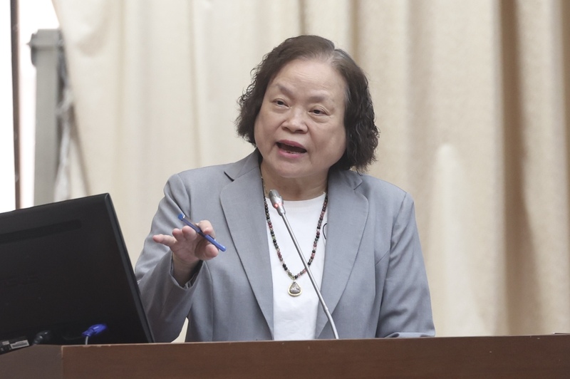 國民黨主張普發現金新台幣1萬元，並提案修正預算法，立委關注還稅於民法制化是否沒討論空間。主計總處主計長陳淑姿（圖）表示，原則上不支持，過去普發現金有其特殊目的。(圖：中央社)