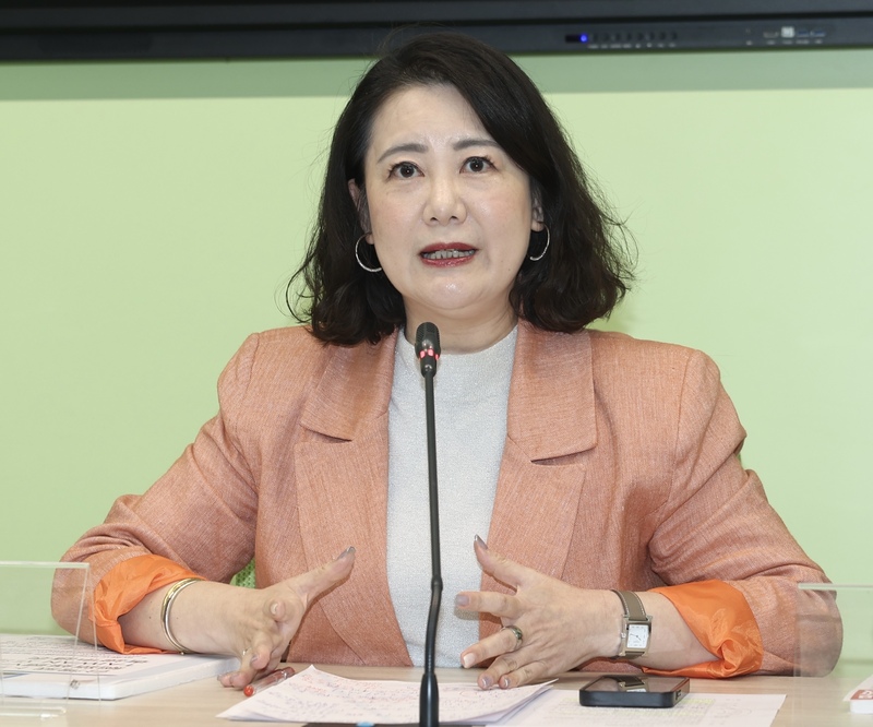 民進黨立院黨團幹事長吳思瑤(圖)重申民進黨支持公民的罷免權利，希望罷免能夠回到對於立法委員適任與否、專業與否定奪。(圖：中央社)