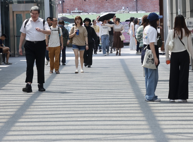 28日起濕冷如冬 南高屏、台東今高溫逾36度。 (圖：中央社)
