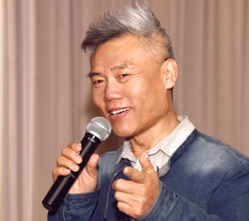 中國民族主義網紅司馬南近日因涉嫌逃稅，遭當局重罰逾900萬人民幣，還被網民斥責是個愛國賊。(YT@simanantv)