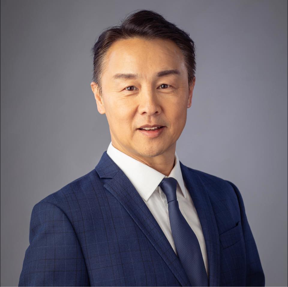 目前正被香港國安警通緝的藝人鄭敬基，被提名代表加拿大保守黨競逐多倫多河谷北選區的國會議席。(FB@Joe Tay)