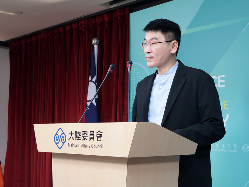 陸委會27日下午召開例行記者會，由副主委兼發言人梁文傑主持。梁文傑於會上回應記者提問。(圖：中央社)