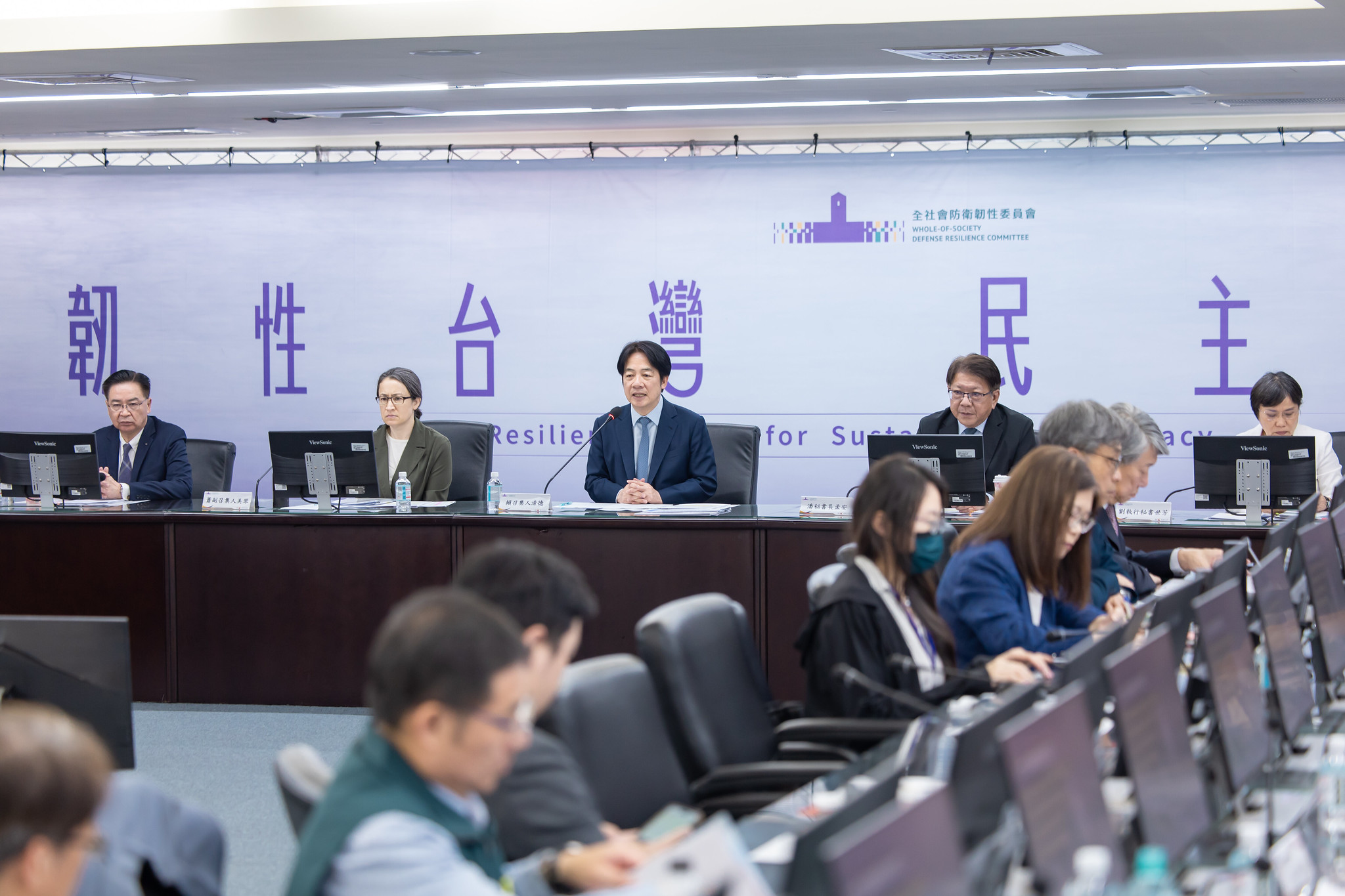 總統府全社會防衛韌性委員會27日在台南進行首次實地演練，賴清德總統下午也舉行第3次委員會議。國安會副秘書長劉得金在會中提出演練觀察報告，並說明推演成果及所發現的問題及提出未來測進建議。(圖：總統府flickr)