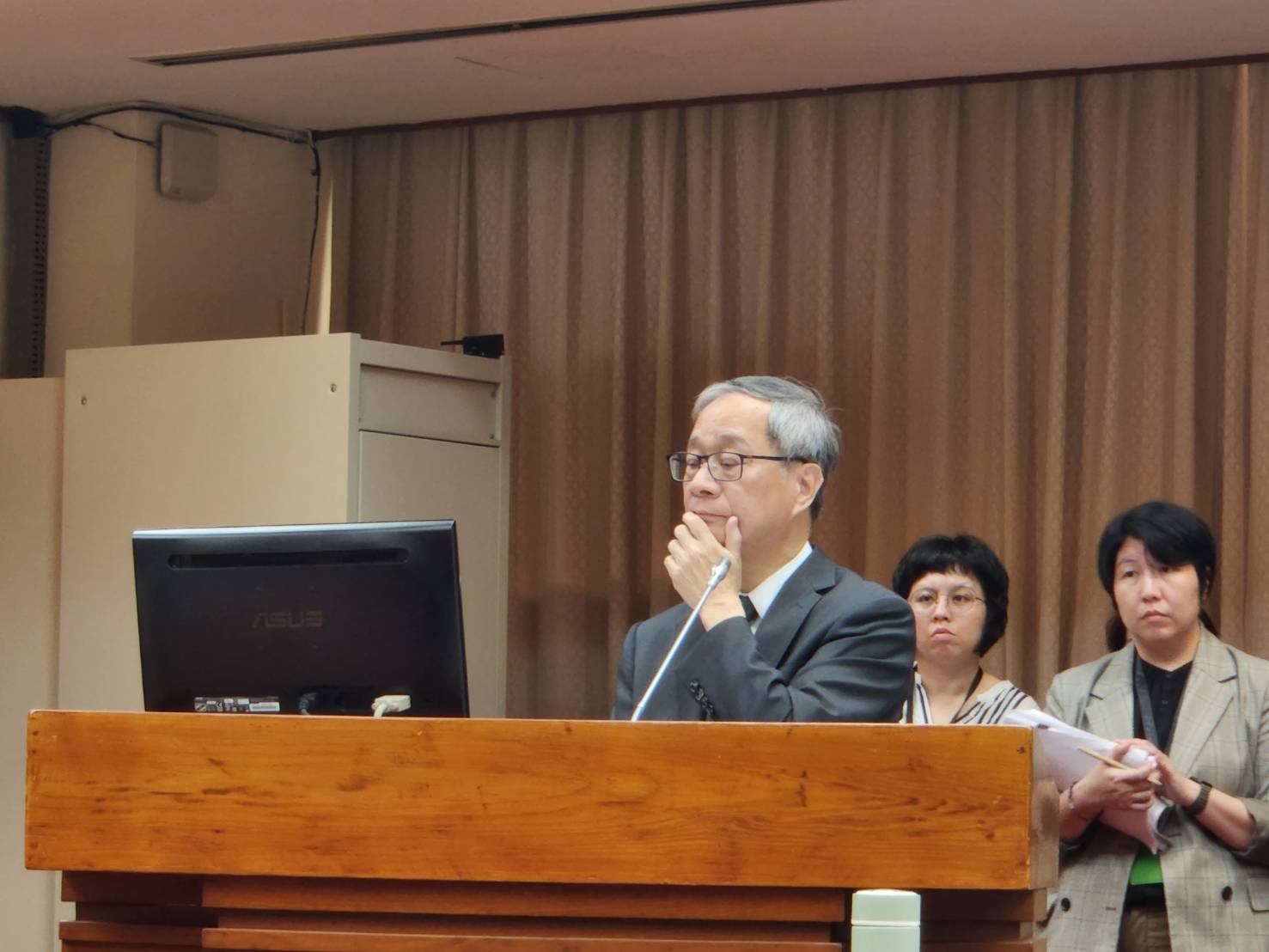 文化部長李遠27日列席教委會備詢時指出，中華文化是台灣文化的一部分，但在獨裁的中國卻變統戰工具。(江昭倫 攝)