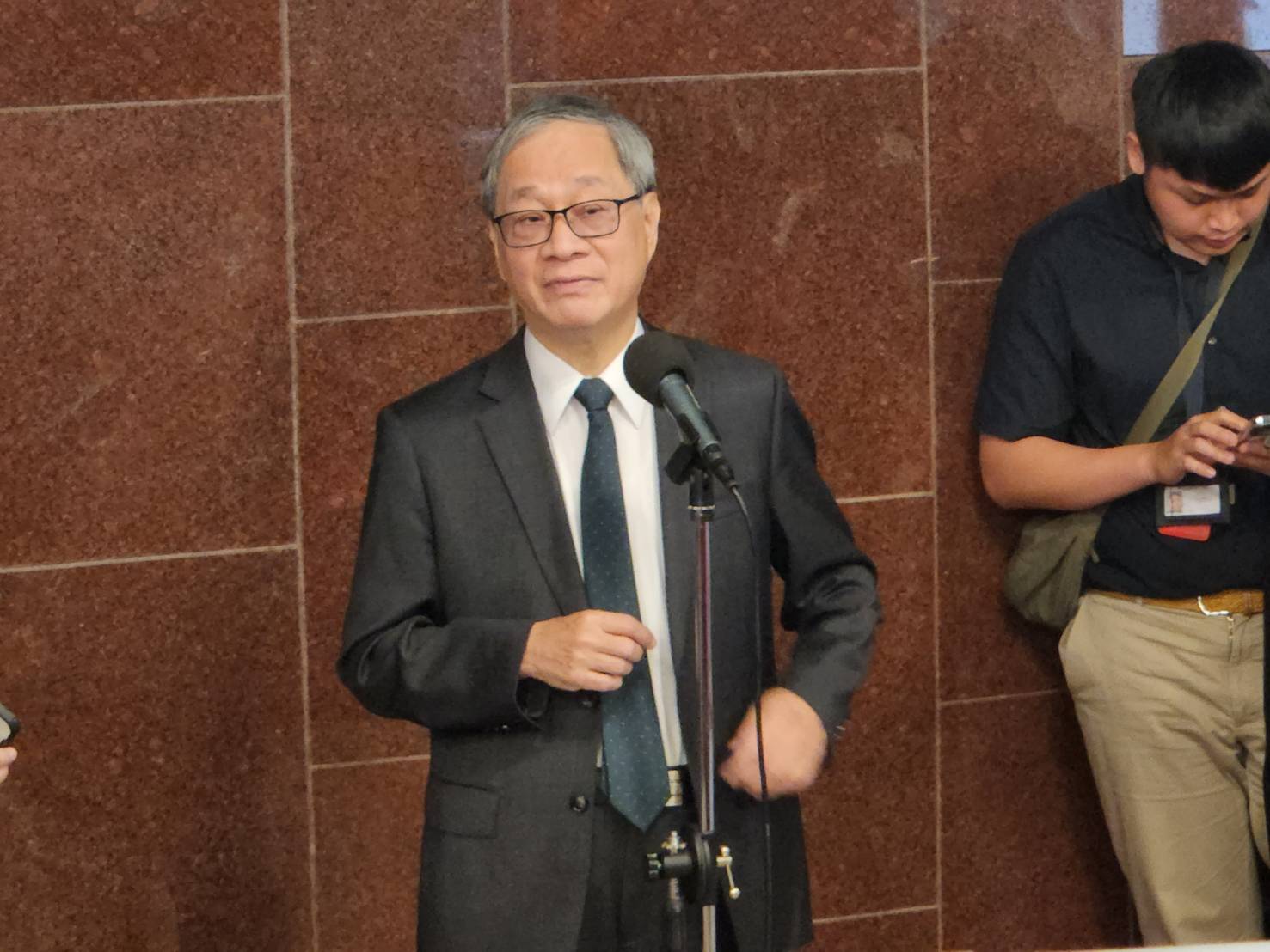 針對國民黨立委陳玉珍談「統戰」惹議，文化部長李遠表示尊重立委解釋。(江昭倫 攝)