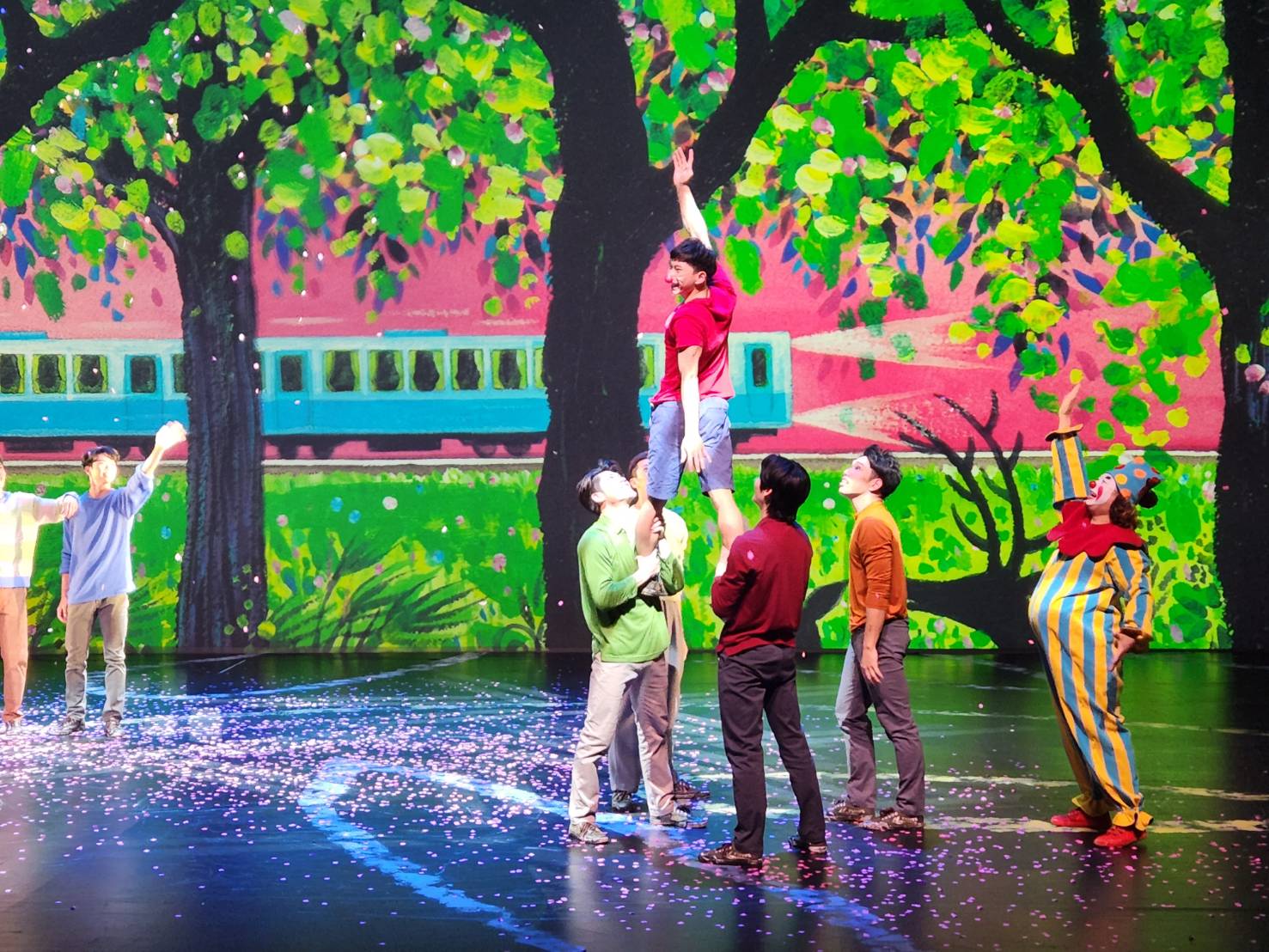 FOCASA馬戲團15周年大作《幾米男孩的100次勇敢》，由雲門舞集創辦人林懷民執導，挑戰全台首次馬戲定目劇。（江昭倫 攝）