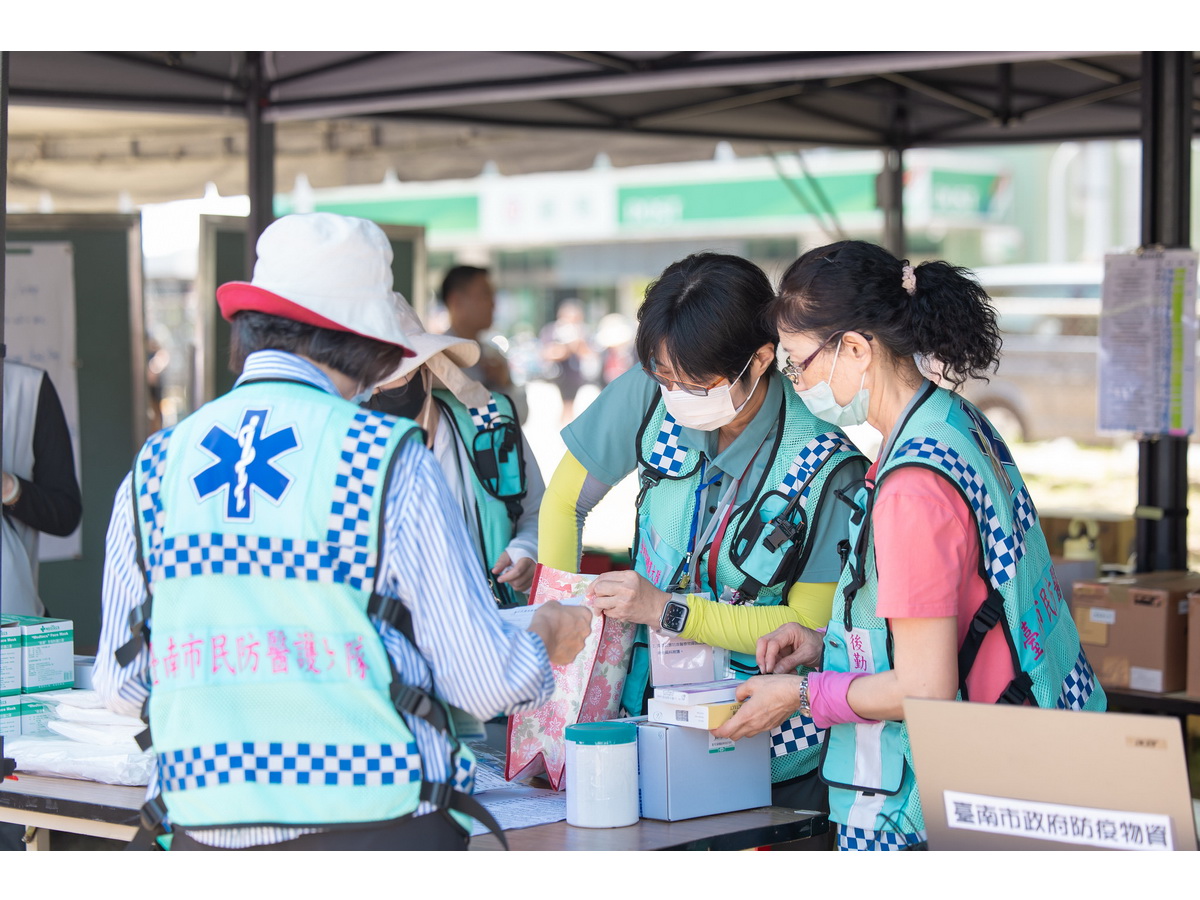 外交部長林佳龍在臉書表示，這次陪同駐台外國代表團觀摩全社會防衛韌性委員會實地演練，全社會防衛韌性是國際潮流，也是台灣當前社會所需 (圖取自林佳龍臉書)