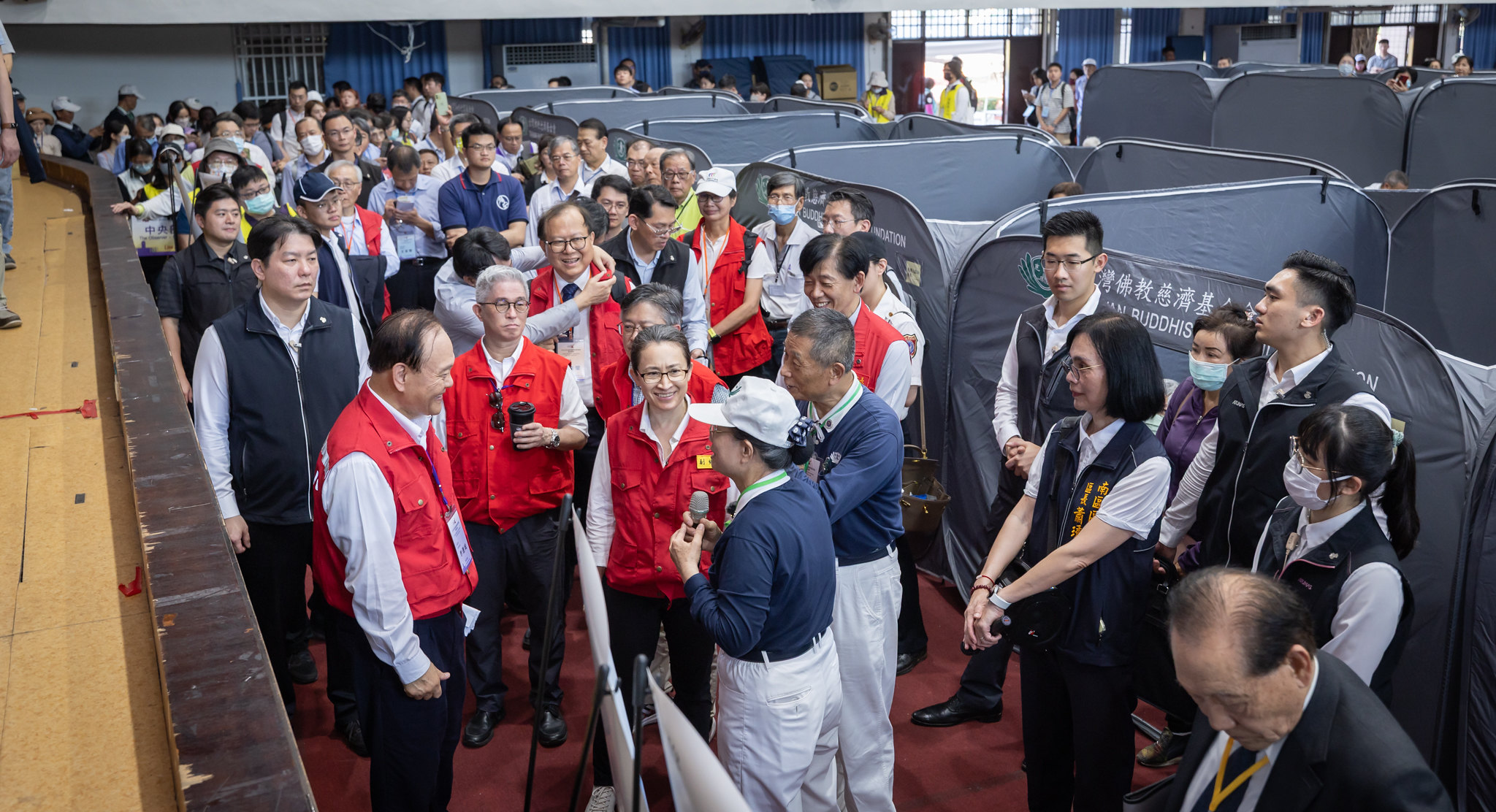 副總統蕭美琴視察「2025全社會防衛韌性委員會實地演練：大規模疏散撤離及避難收容處所」。(總統府提供)