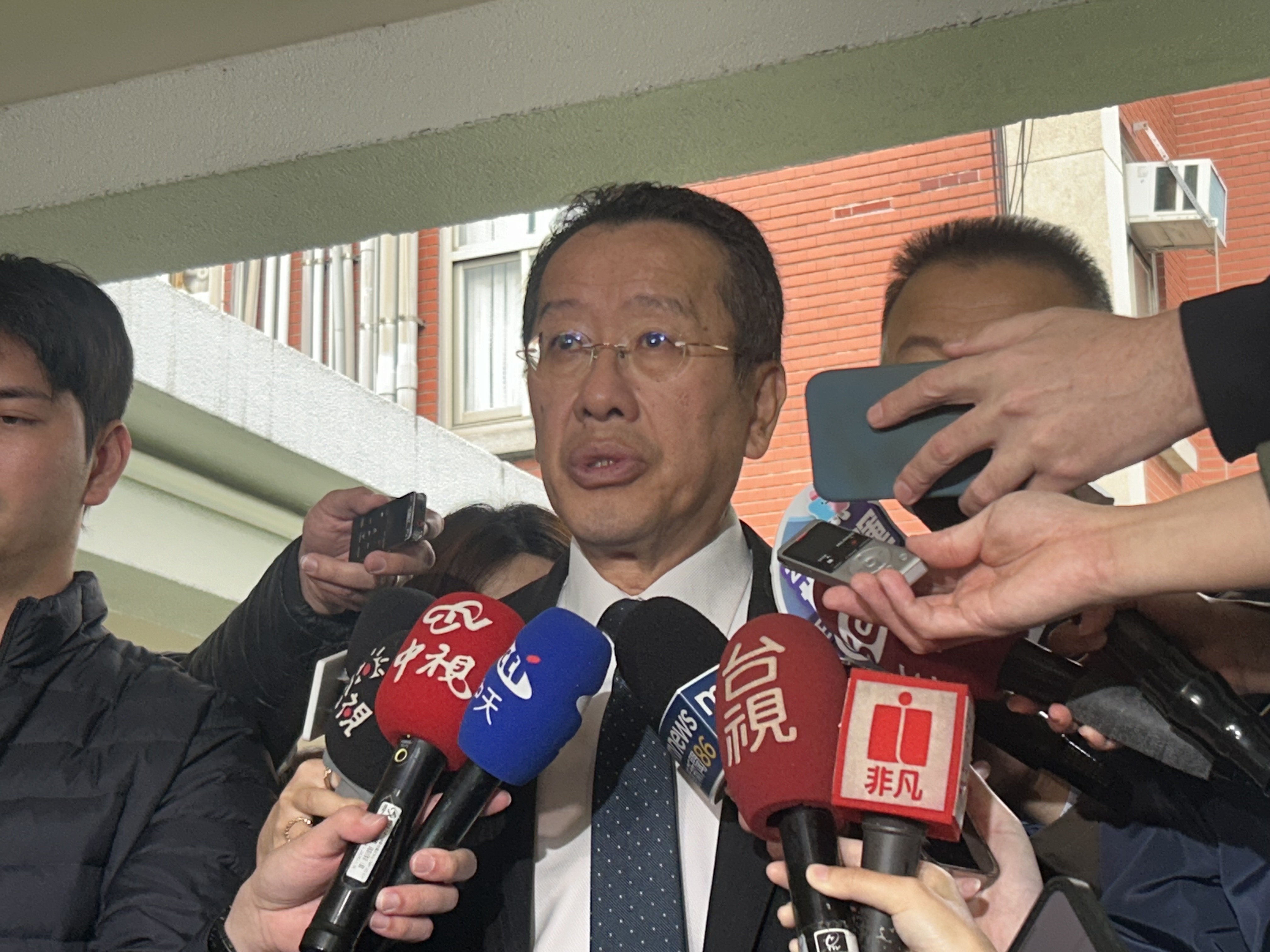 國防部長顧立雄28日回應，駁斥海軍中和艦與中國漁船碰撞，遭質疑海軍演訓遭監控。(鄭佑漢攝)