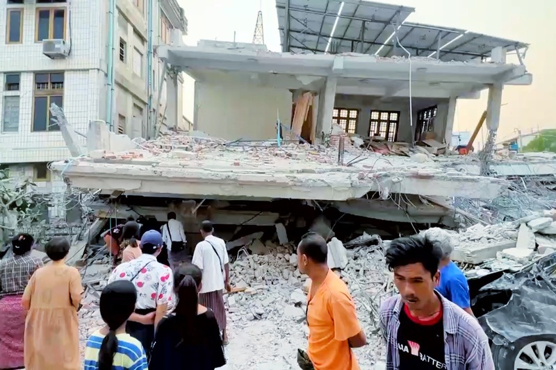 緬甸28日發生規模7.7強震，死傷慘重，當地倒塌房屋難以計數，許多災民無家可歸。（緬甸在台學生陳飛揚提供） (圖：中央社)