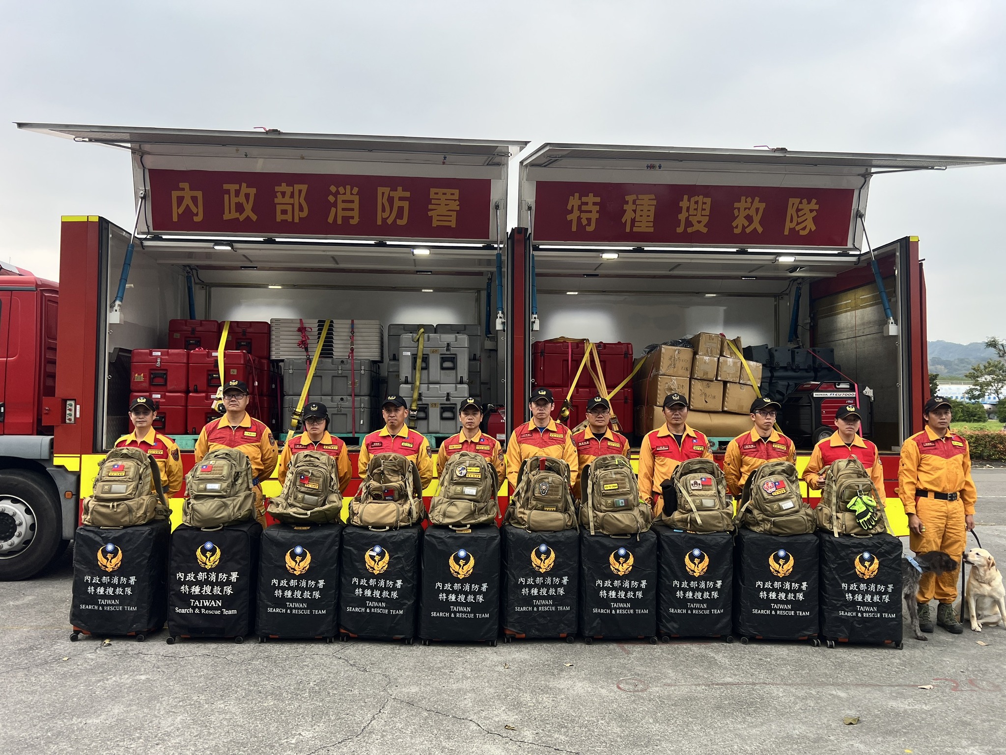 緬甸強震導致緬甸與泰國傳出建築物倒塌等地震災情，內政部消防署特搜隊與輪值地方政府特搜隊完成整備，可隨時出發協助救災。(內政部消防署臉書)