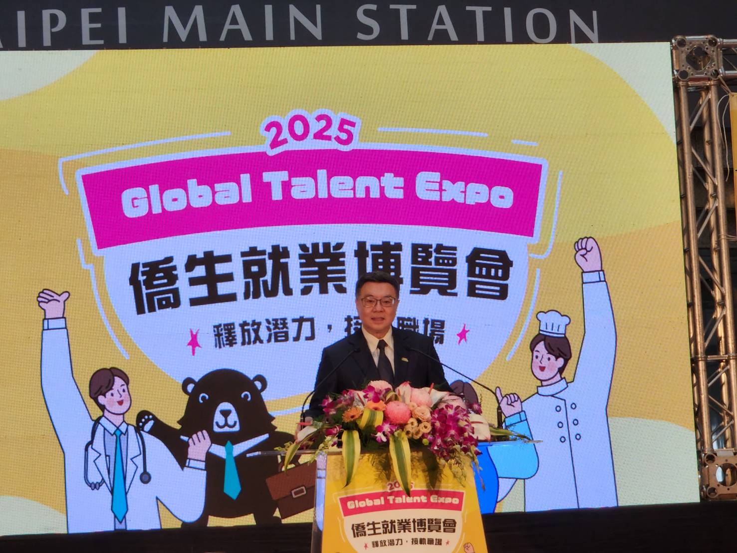 緬甸發生大地震、泰國也受波及，卓揆表示慰問關切，強調「Taiwan Can Help」。(江昭倫 攝)