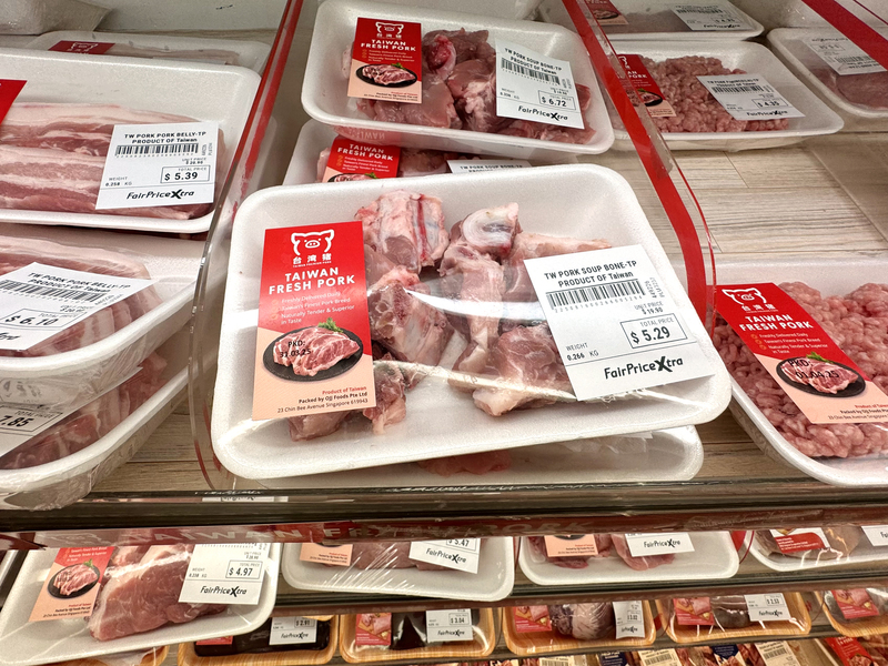 台灣生鮮豬肉重返新加坡市場，成為當地超市肉品新選擇。(圖：中央社)